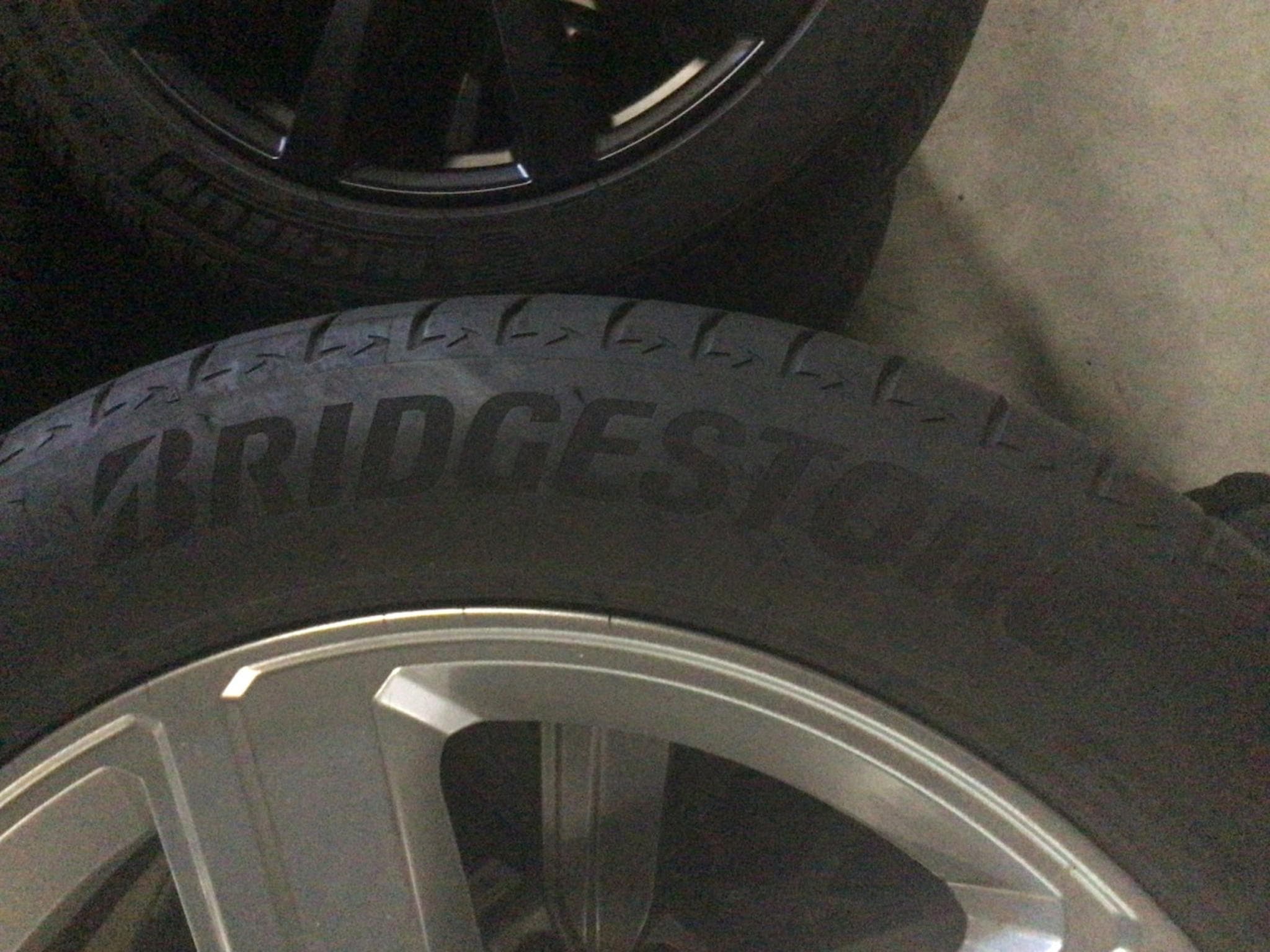 Jantes alu + Pneus é – 20" - Photo 4