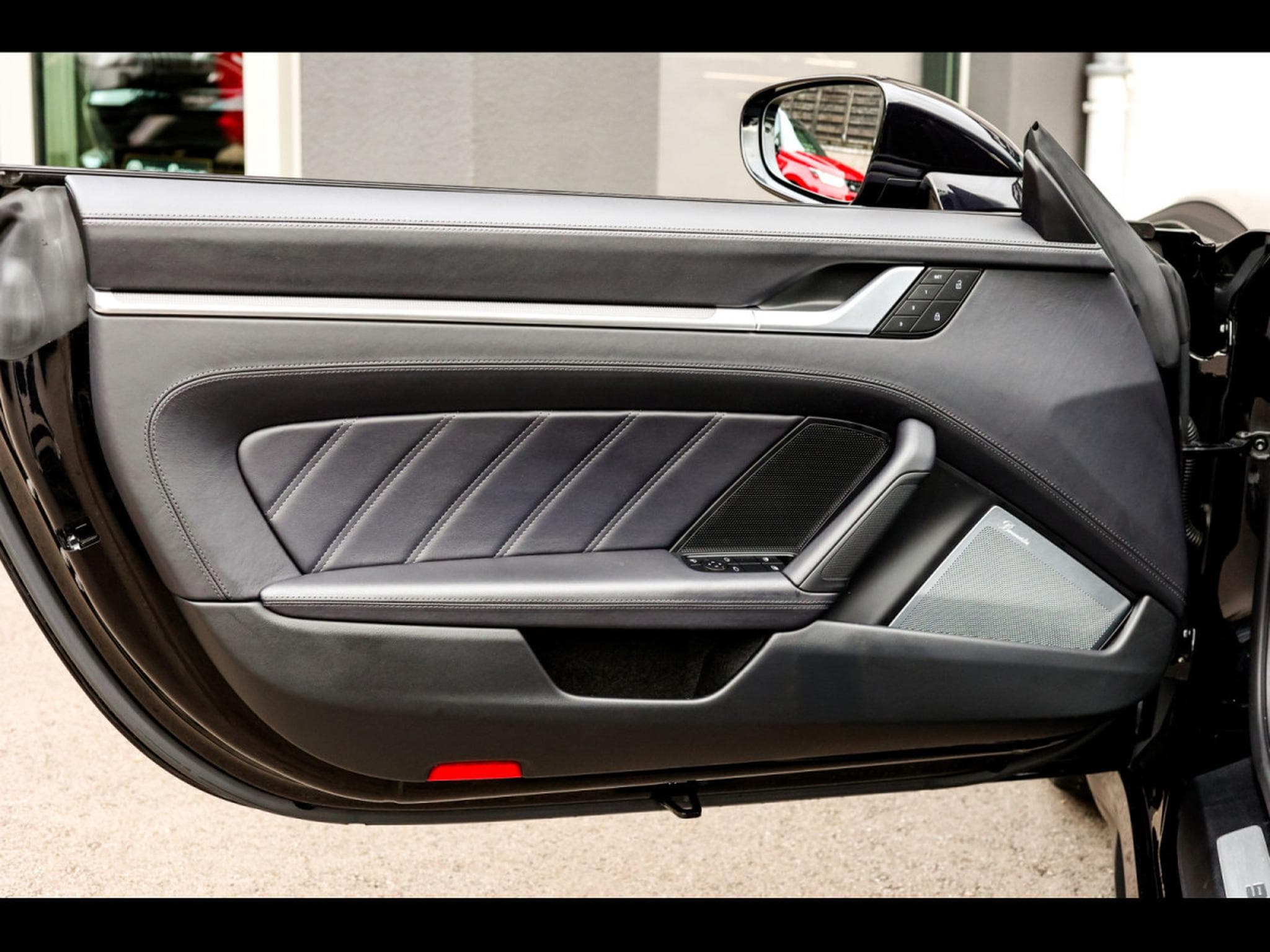 Porsche 911 .1 911 TURBO S COUPE PDK – AEROKIT NOIR (2021) - Photo 9