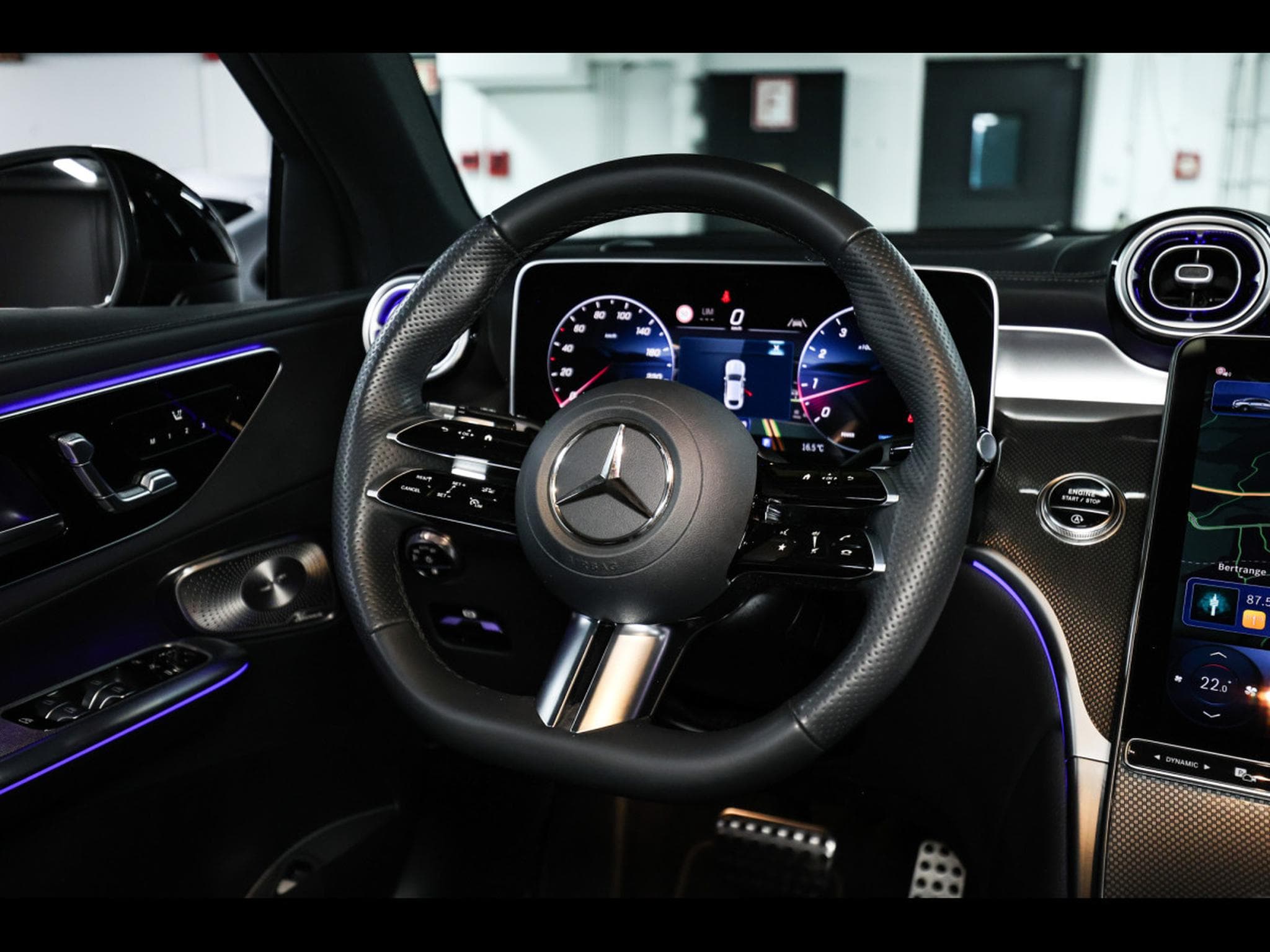 Mercedes GLC 200 COUPE 4MATIC AMG-LINE – PACK NIGHT - OBSIDIAN BLACK (2024) - Photo 12