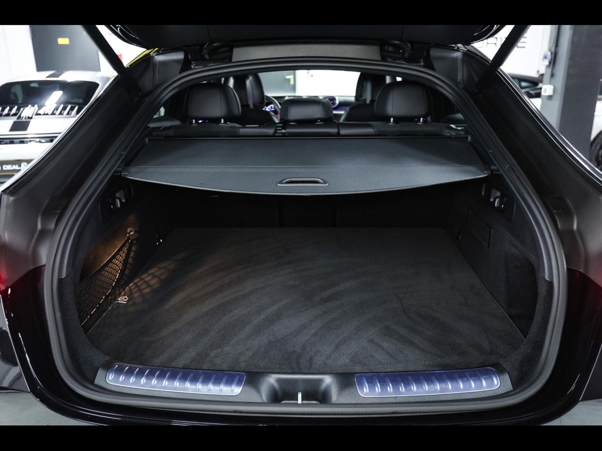 Mercedes GLC 200 COUPE 4MATIC AMG-LINE – PACK NIGHT - OBSIDIAN BLACK (2024) - Photo 16