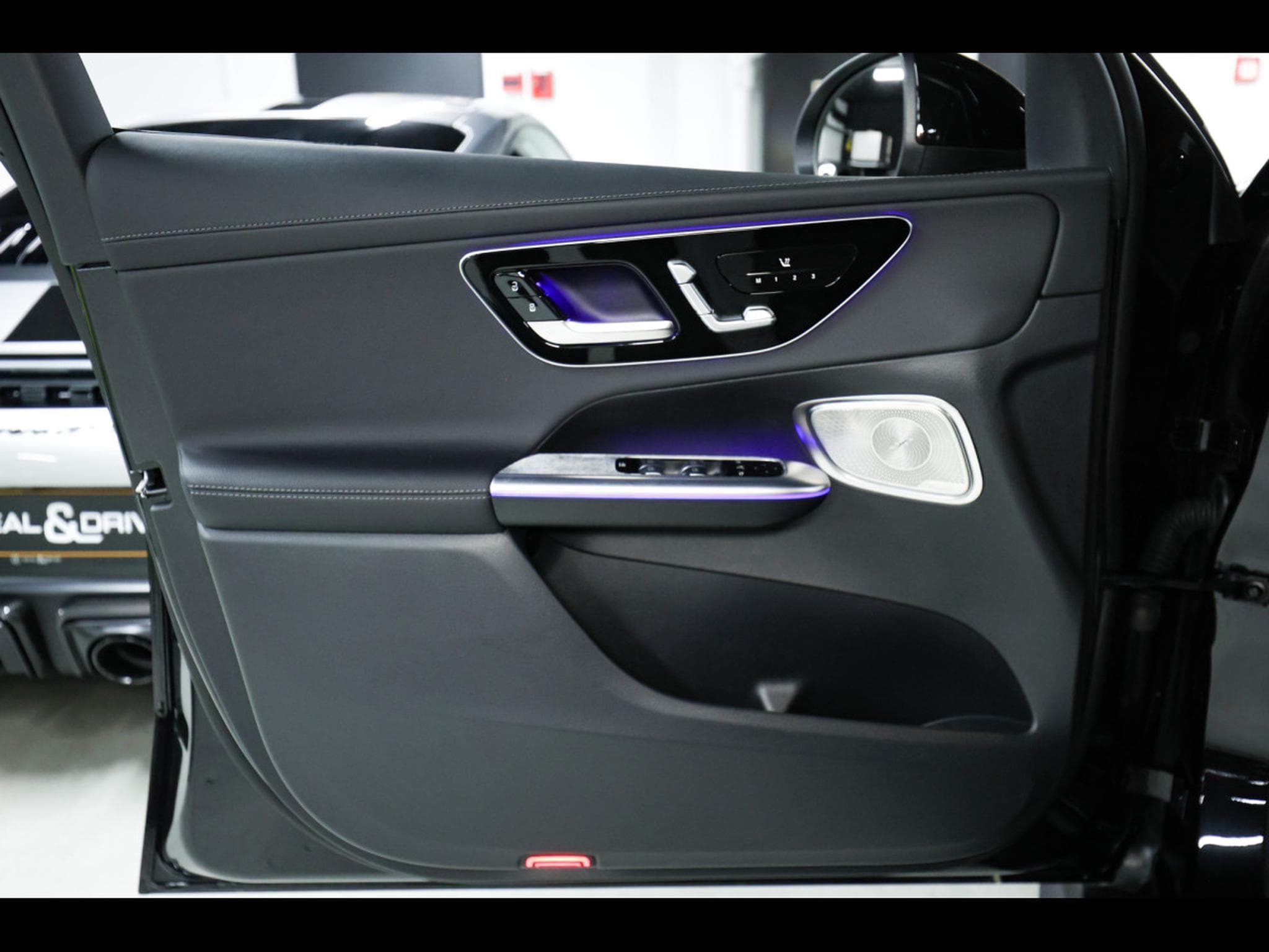 Mercedes GLC 200 COUPE 4MATIC AMG-LINE – PACK NIGHT - OBSIDIAN BLACK (2024) - Photo 9