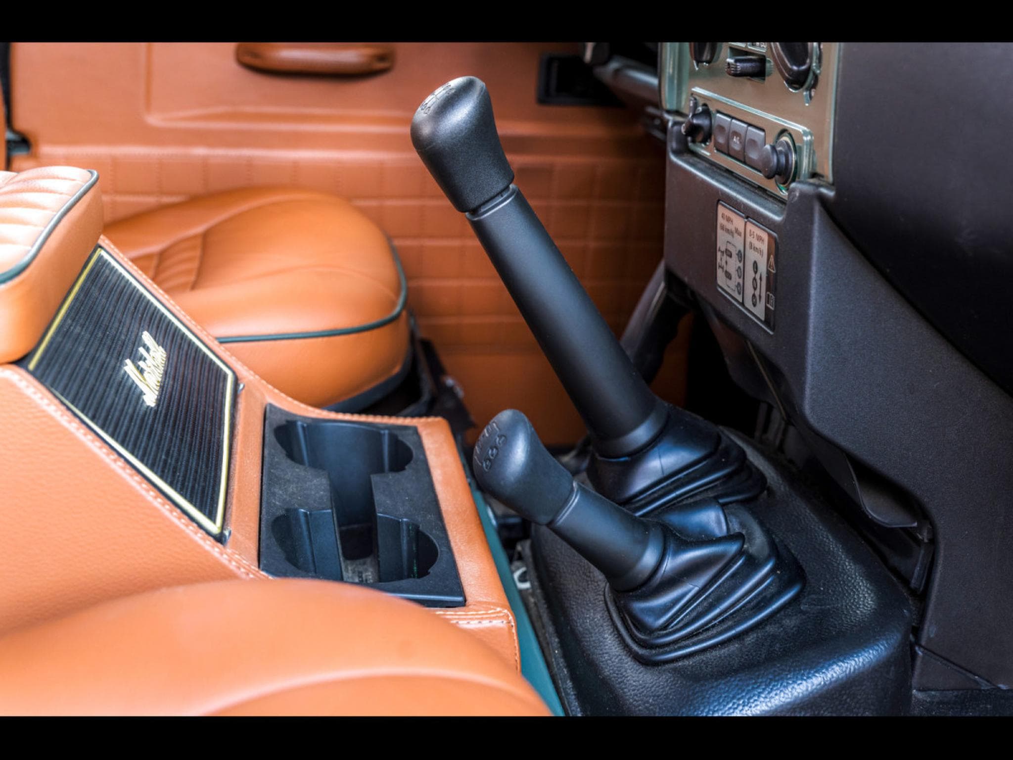 Land-Rover Defender III 90 TD4 2.2L SOFT TOP (2013) - Photo 24