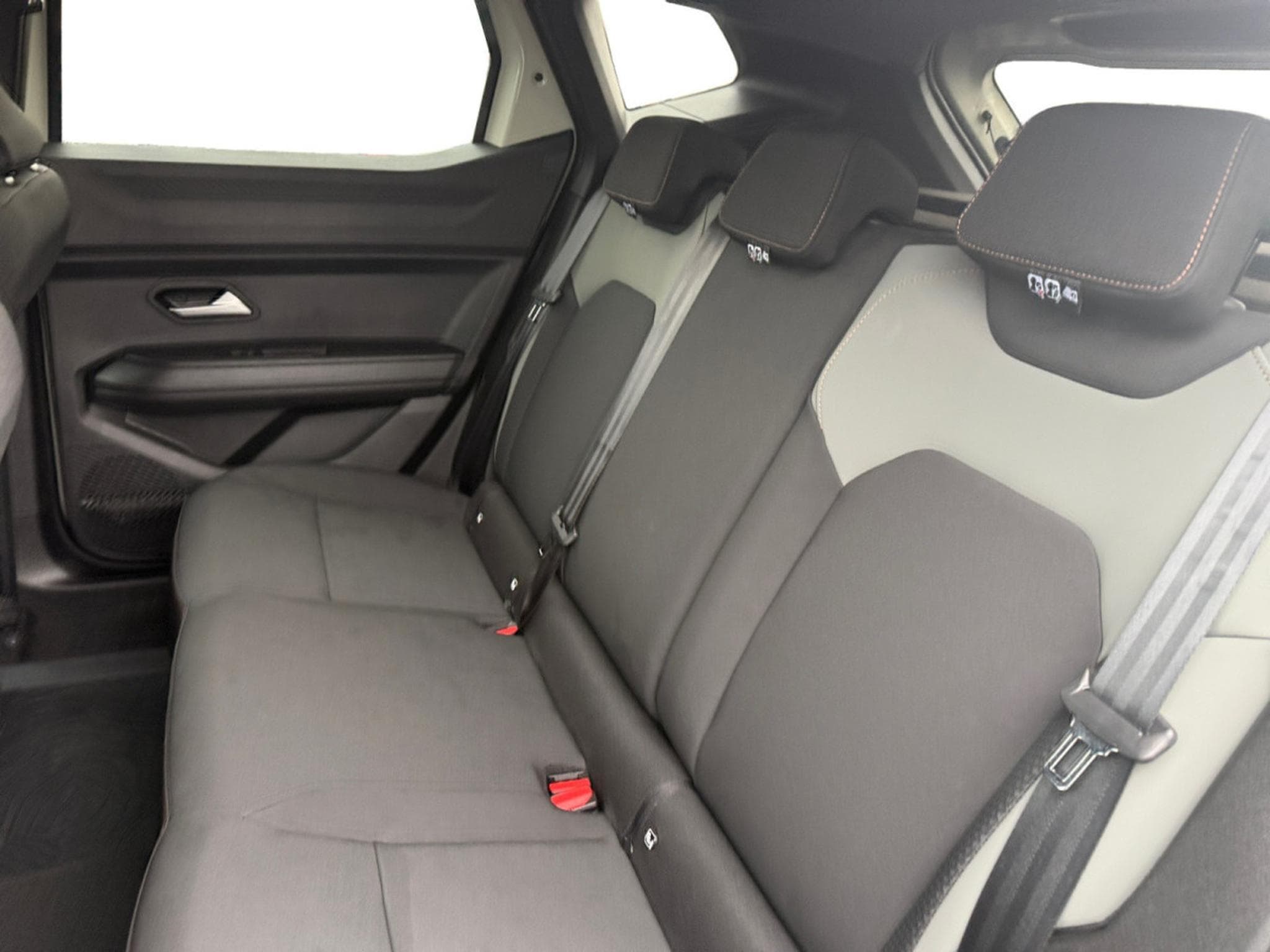 Dacia Duster 1.6 Hybrid Extreme (2025) - Photo 10