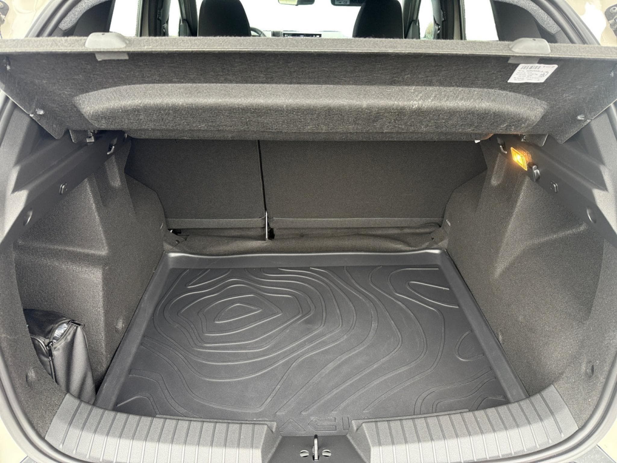 Dacia Duster 1.6 Hybrid Extreme (2025) - Photo 12