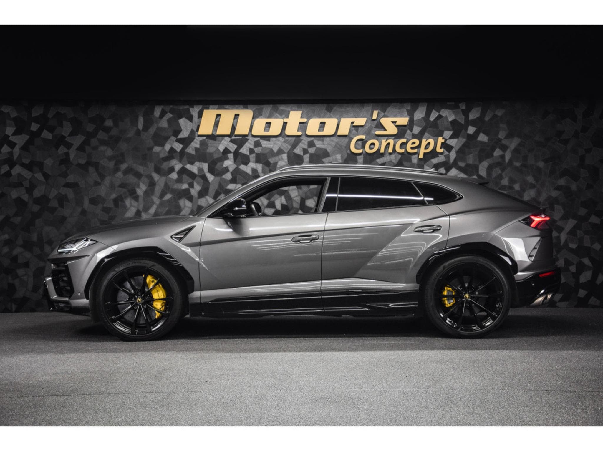 Lamborghini Urus V8 AKRAPOVIC - GRIGIO KERES (2022) - Photo 2