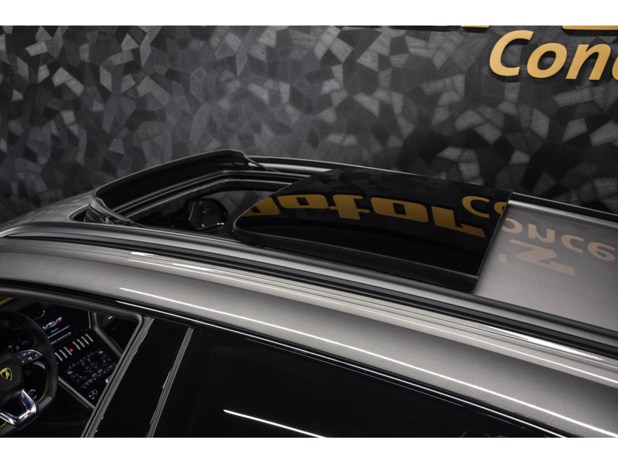 Lamborghini Urus V8 AKRAPOVIC - GRIGIO KERES (2022) - Photo 23