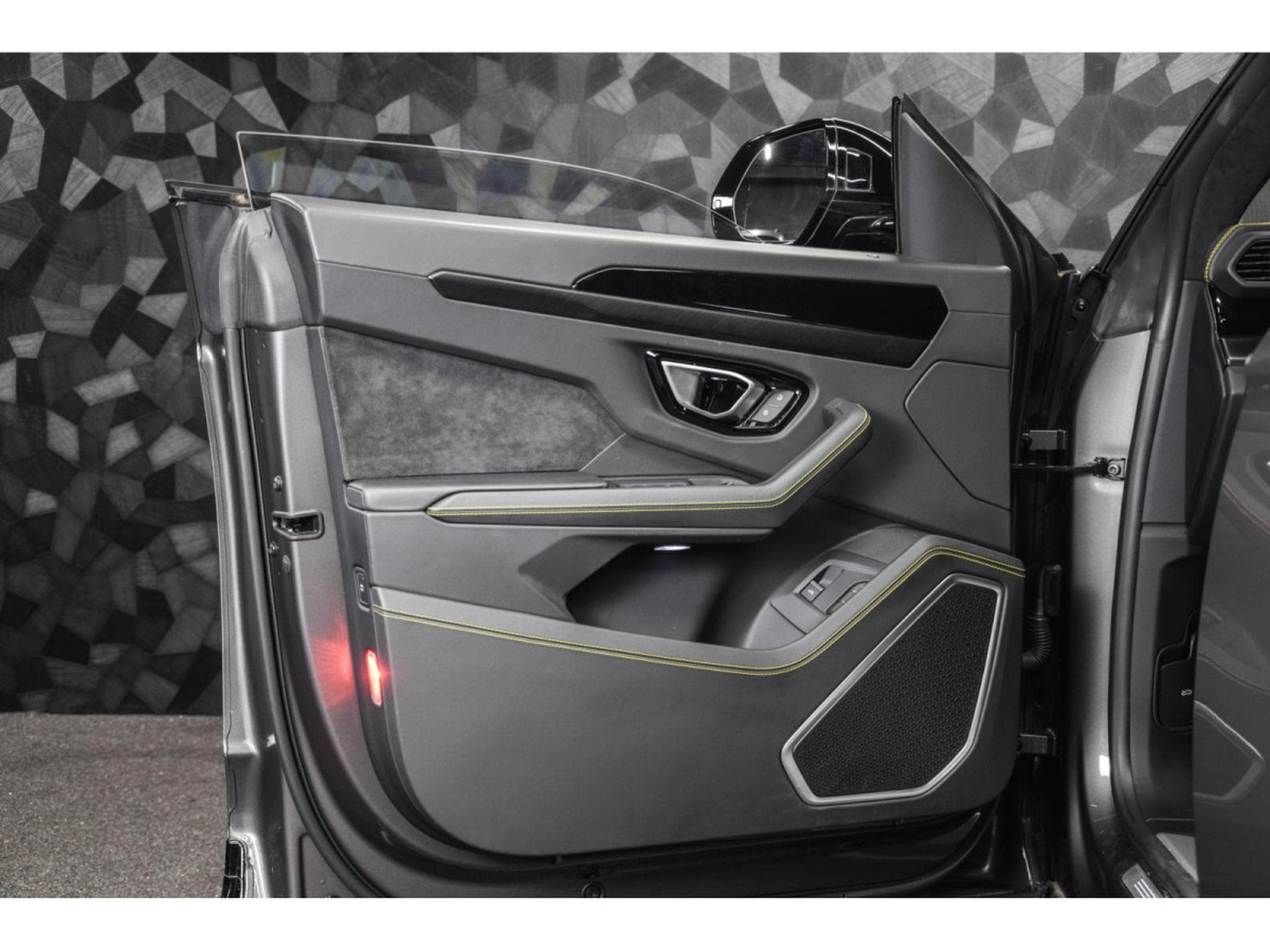 Lamborghini Urus V8 AKRAPOVIC - GRIGIO KERES (2022) - Photo 26