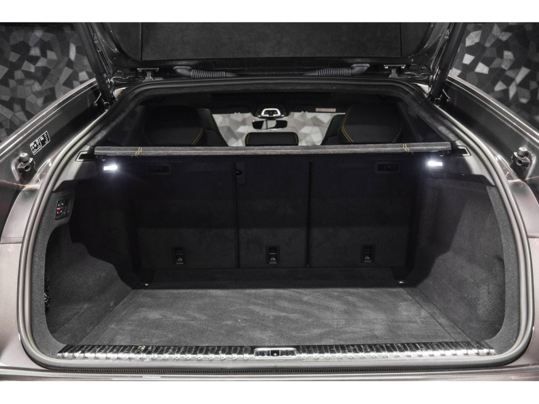 Lamborghini Urus V8 AKRAPOVIC - GRIGIO KERES (2022) - Photo 27