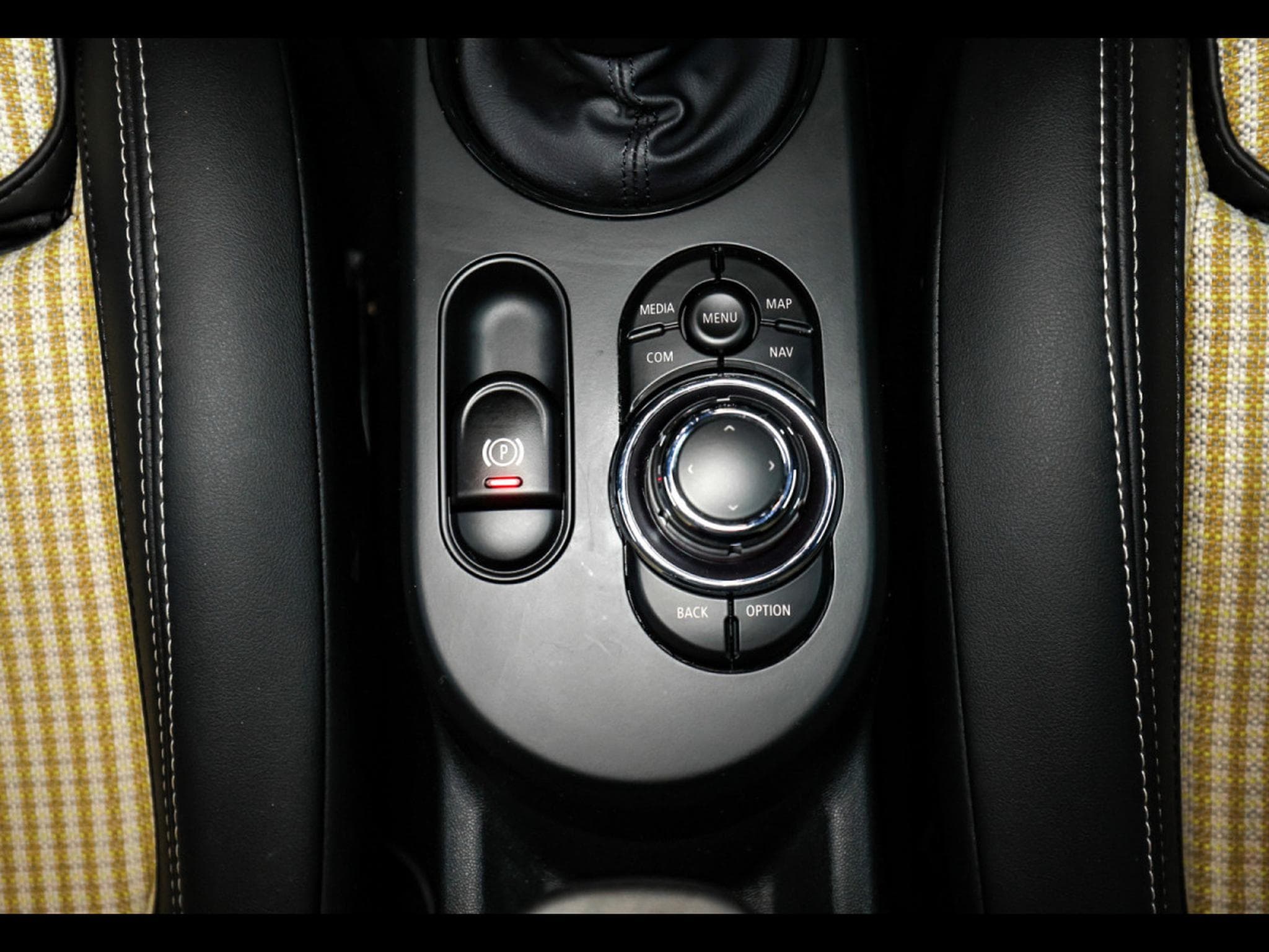 Mini Cooper S 5 PORTES AUTO RESOLUTE EDITION – REBEL GREEN (2022) - Photo 18