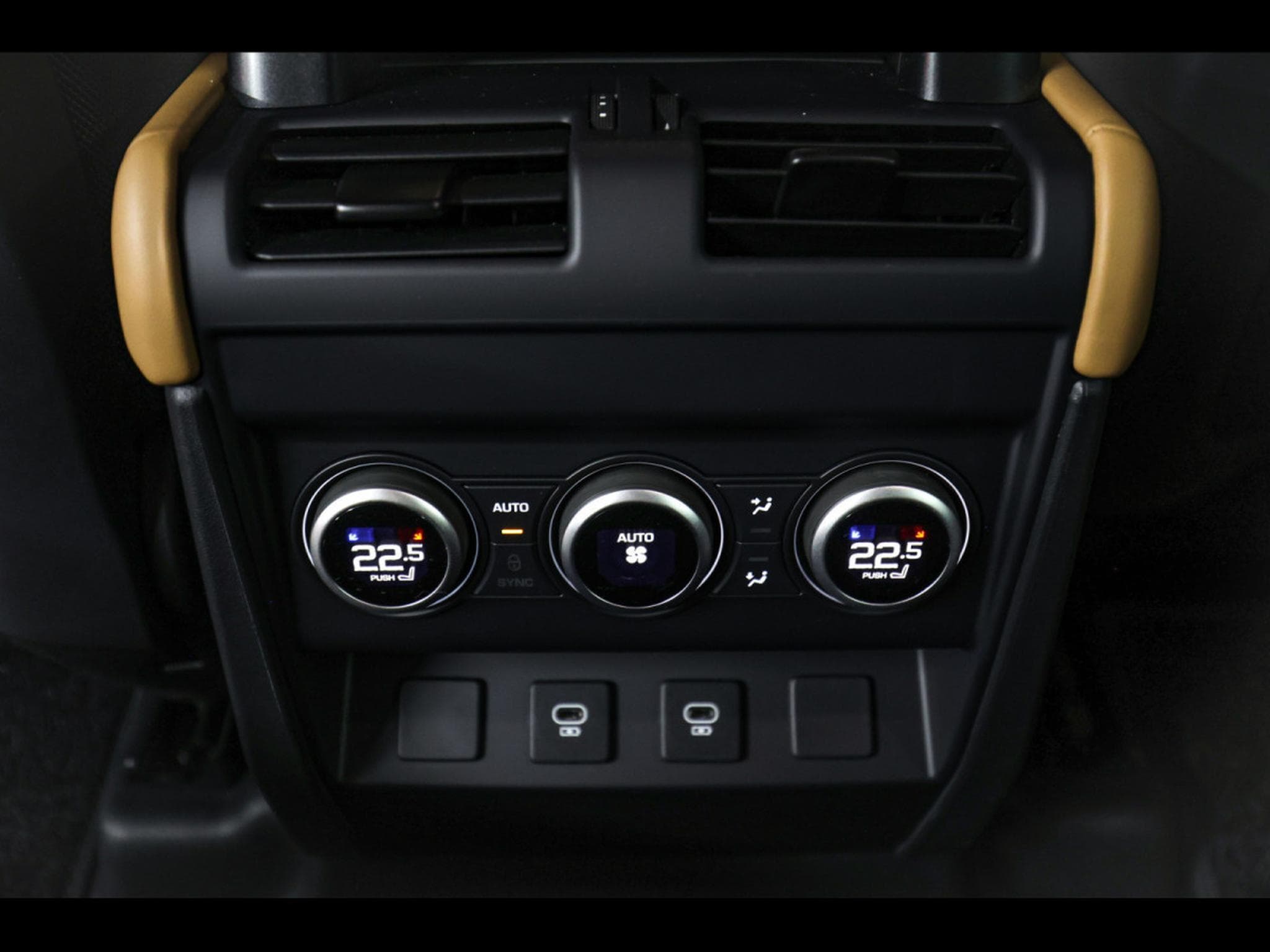 Land-Rover Defender 110 P425 X AWD°XPEL MAT°BLACK PACK (2024) - Photo 15