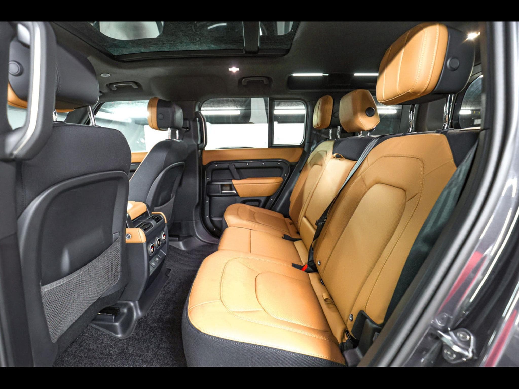 Land-Rover Defender 110 P425 X AWD°XPEL MAT°BLACK PACK (2024) - Photo 16