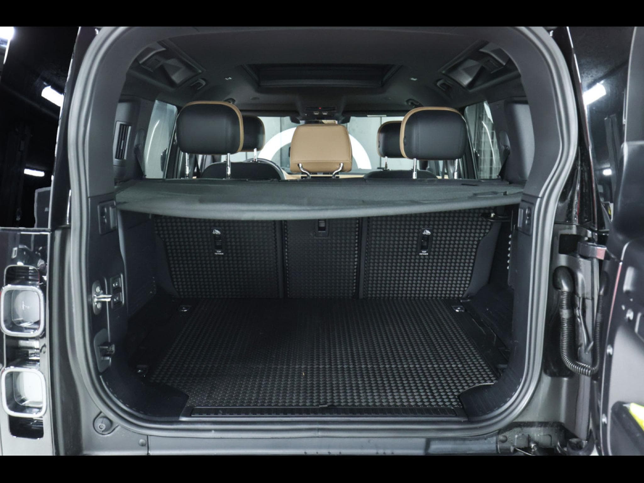 Land-Rover Defender 110 P425 X AWD°XPEL MAT°BLACK PACK (2024) - Photo 18