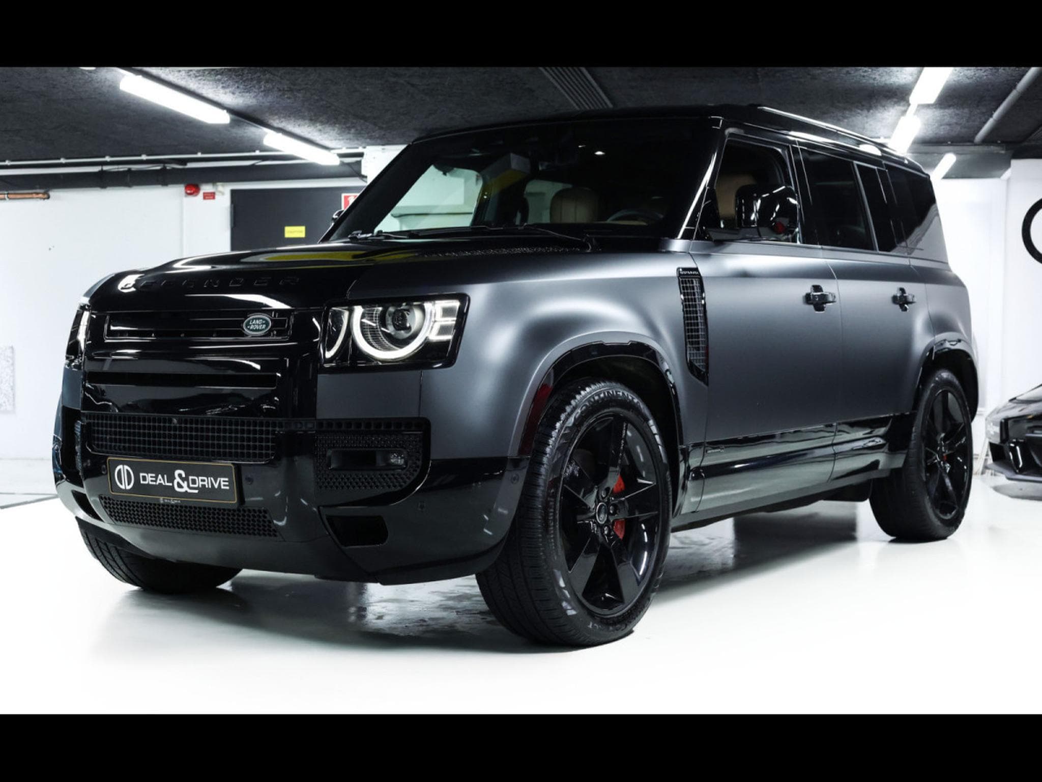 Land-Rover Defender 110 P425 X AWD°XPEL MAT°BLACK PACK (2024) - Photo 8