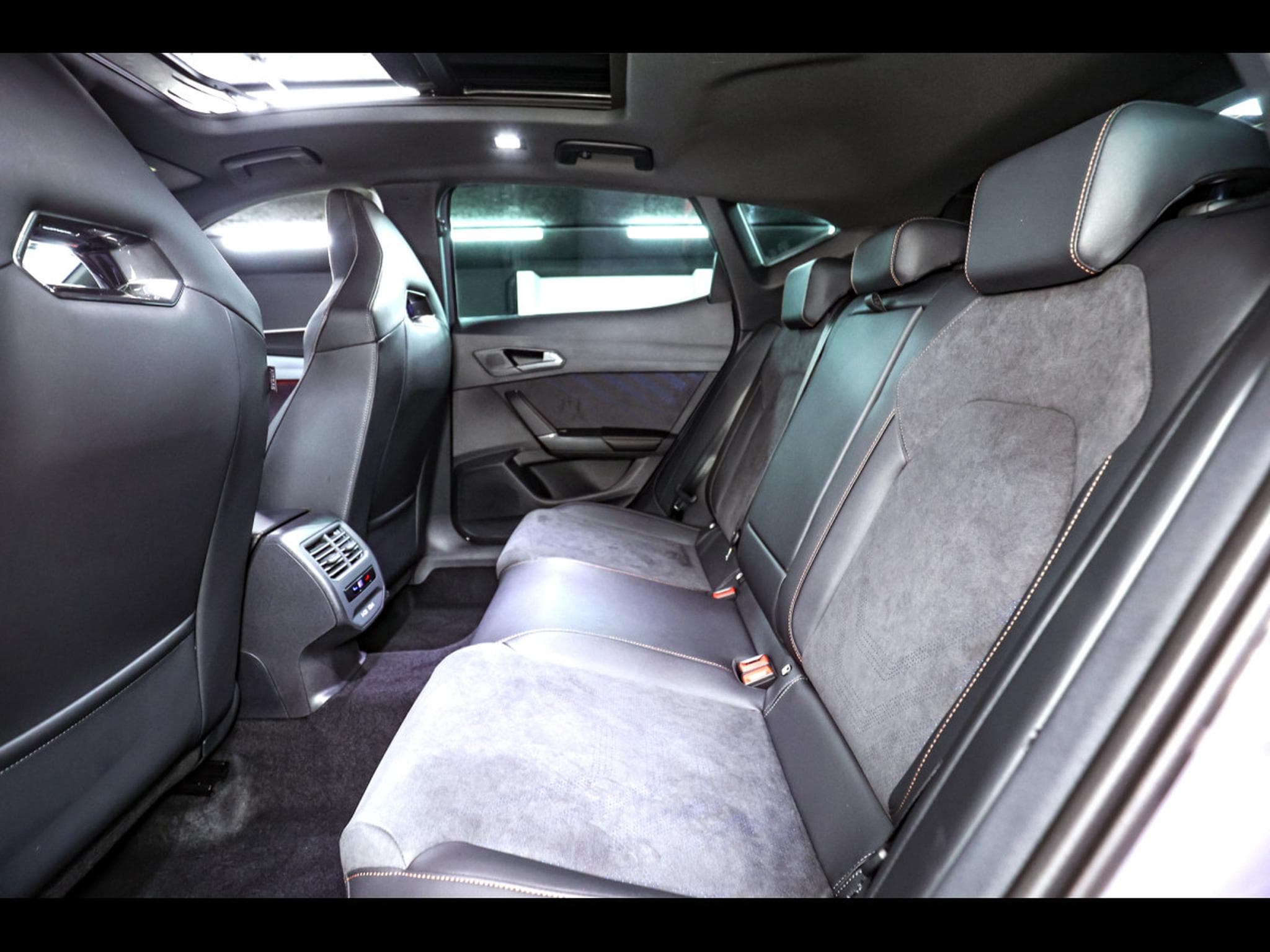 Cupra Formentor VZ 2.0 TSI 333 DSG7 4DRIVE (FACELIFT) – PACK SKYLINE - GRAPH (2025) - Foto 12