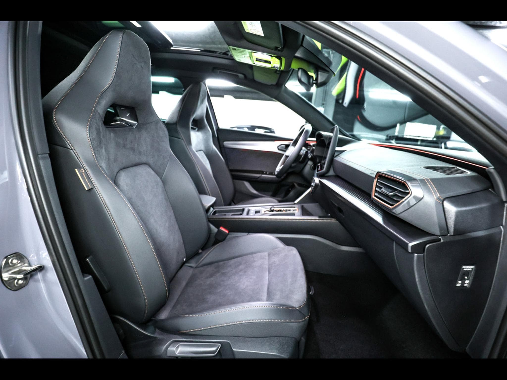 Cupra Formentor VZ 2.0 TSI 333 DSG7 4DRIVE (FACELIFT) – PACK SKYLINE - GRAPH (2025) - Foto 20