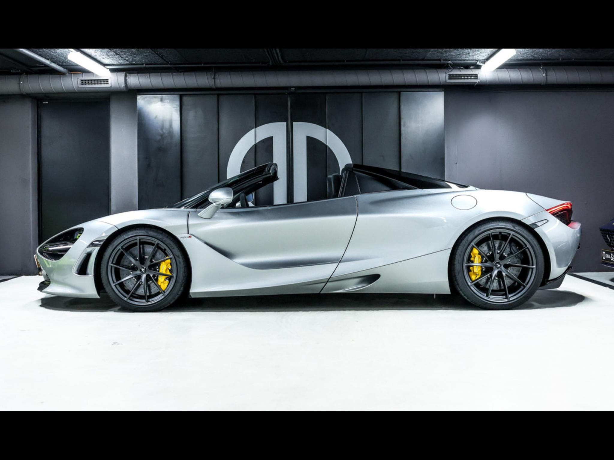 McLaren 720S SPIDER 4.0 V8 720 – PACK STEALTH - FULL XPEL - SUPERNOVA SIL (2022) - Foto 2
