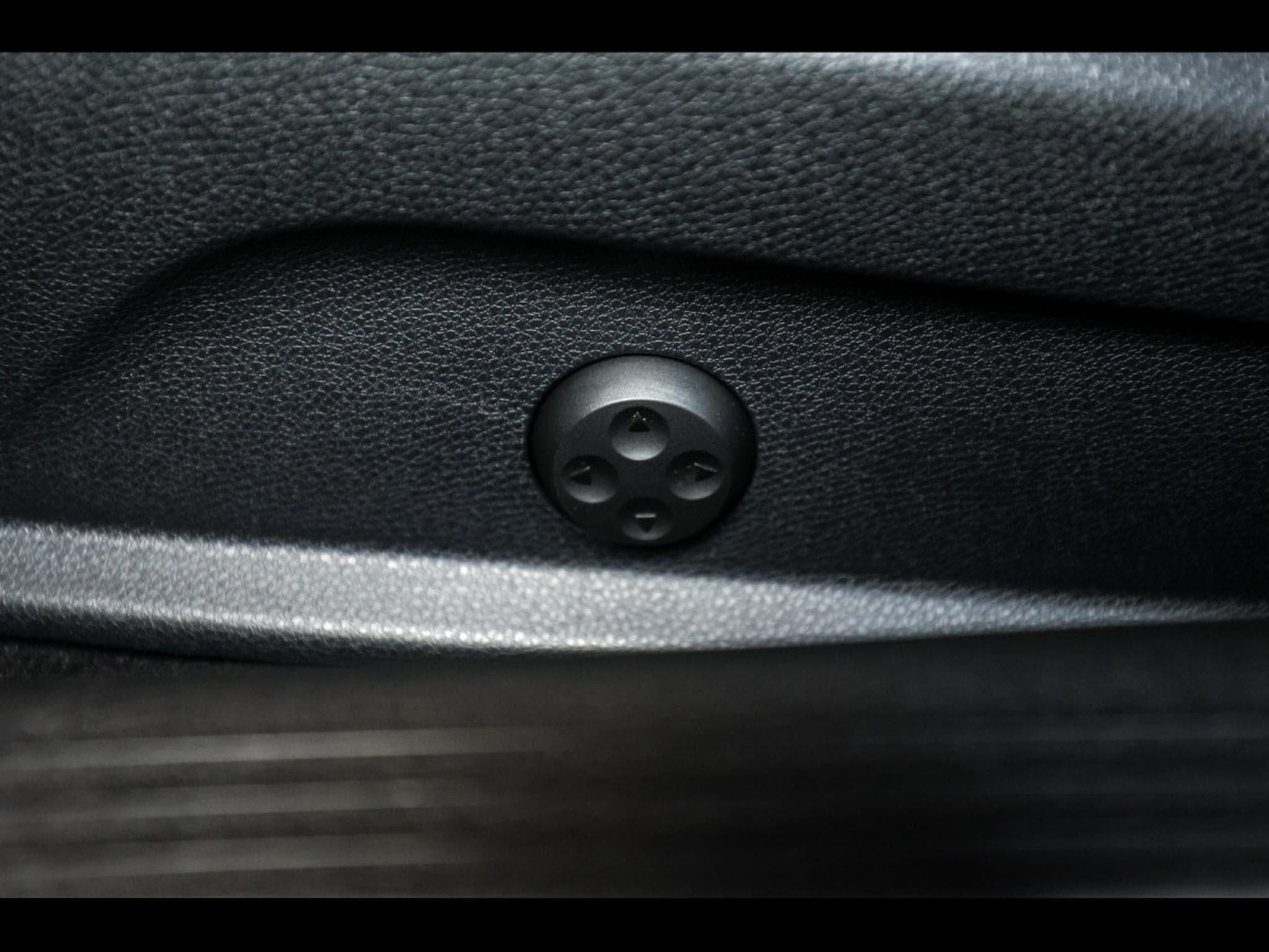 Mercedes C 63 AMG S AMG CABRIOLET (510 CH) – PACK NIGHT - IRIDIUM-SILBER (2020) - Foto 23