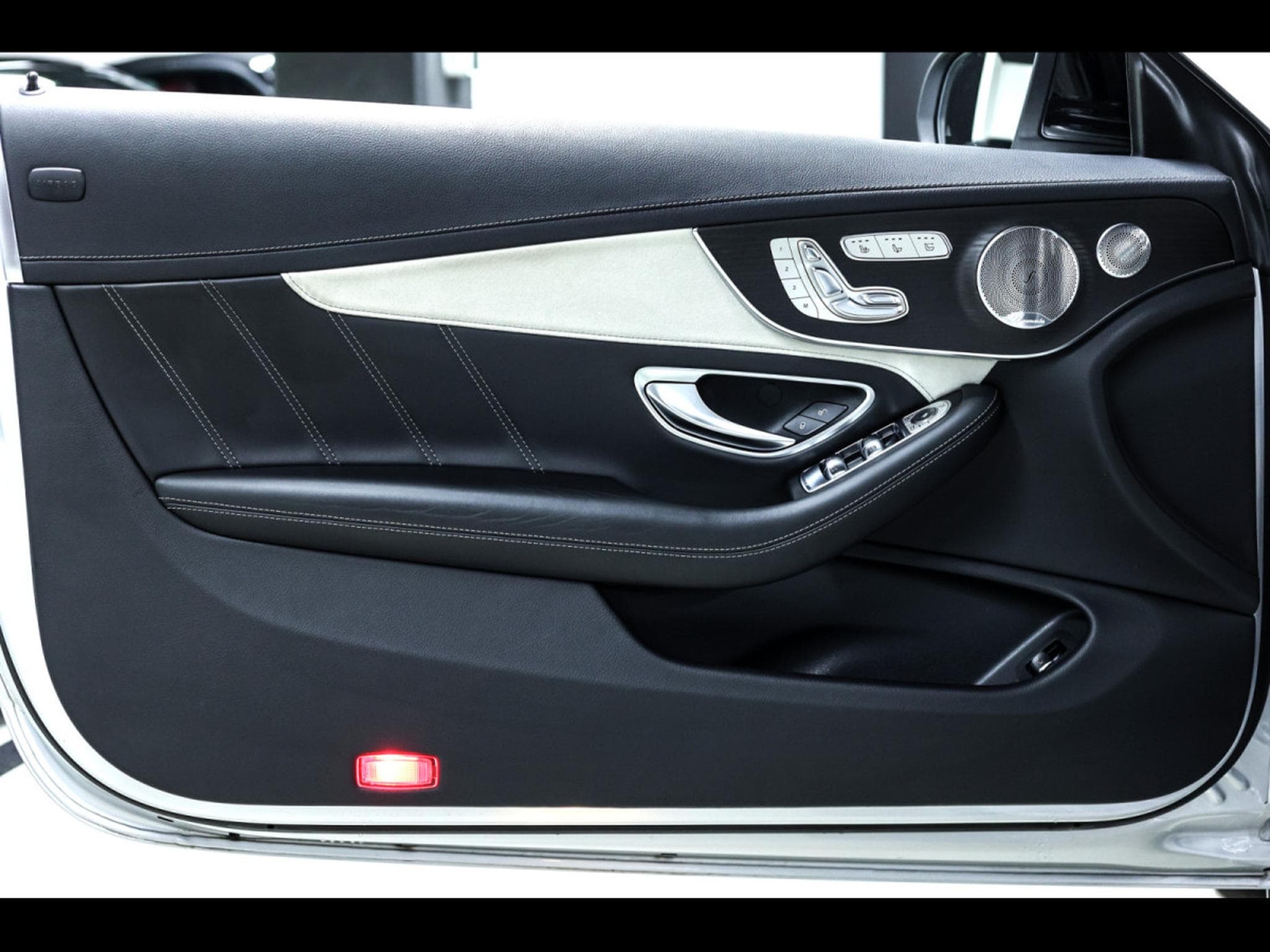 Mercedes C 63 AMG S AMG CABRIOLET (510 CH) – PACK NIGHT - IRIDIUM-SILBER (2020) - Foto 8