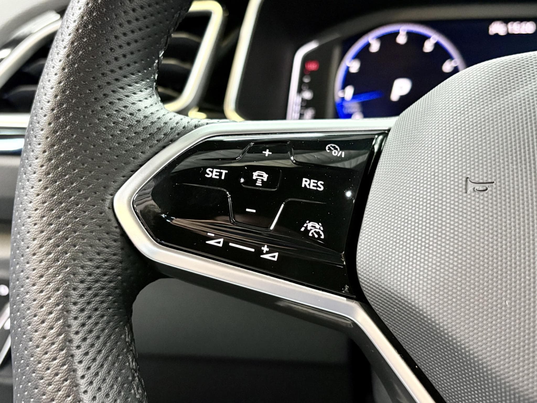 VW T-Roc R-line 150 CV DSG 7 TSI * Caméra * ACC * Hayon (2024) - Foto 11