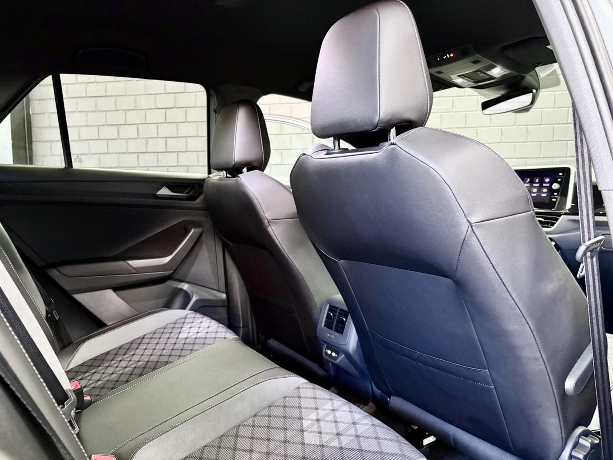 VW T-Roc R-line 150 CV DSG 7 TSI * Caméra * ACC * Hayon (2024) - Foto 17