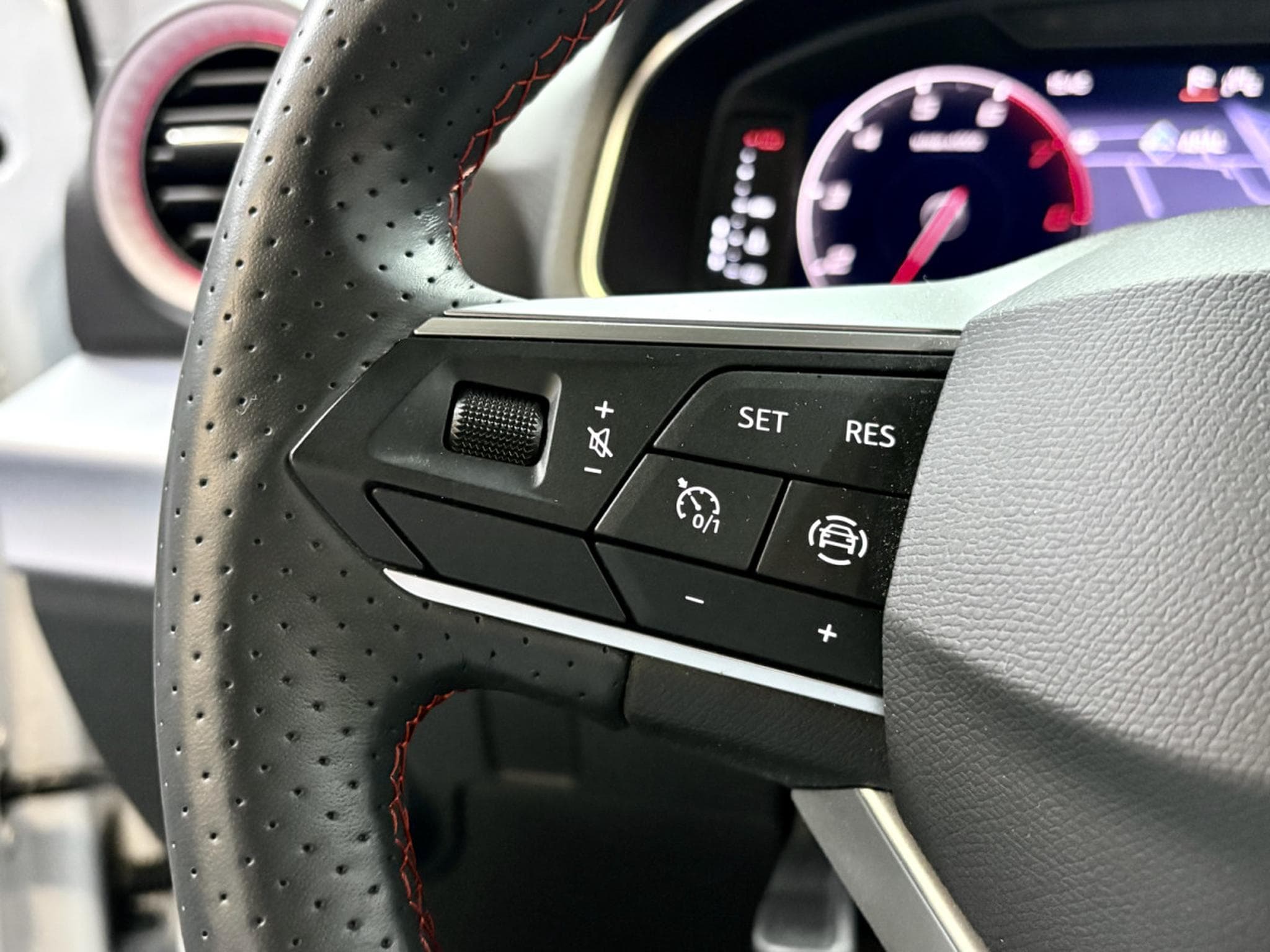 Seat Ibiza FR Pro Black Edition 1.0 110CV *Caméra* *Sièges Chauffants* (2022) - Foto 11