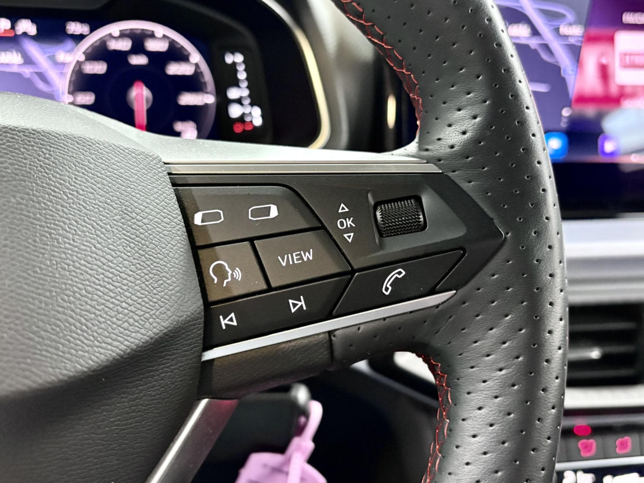 Seat Ibiza FR Pro Black Edition 1.0 110CV *Caméra* *Sièges Chauffants* (2022) - Foto 12