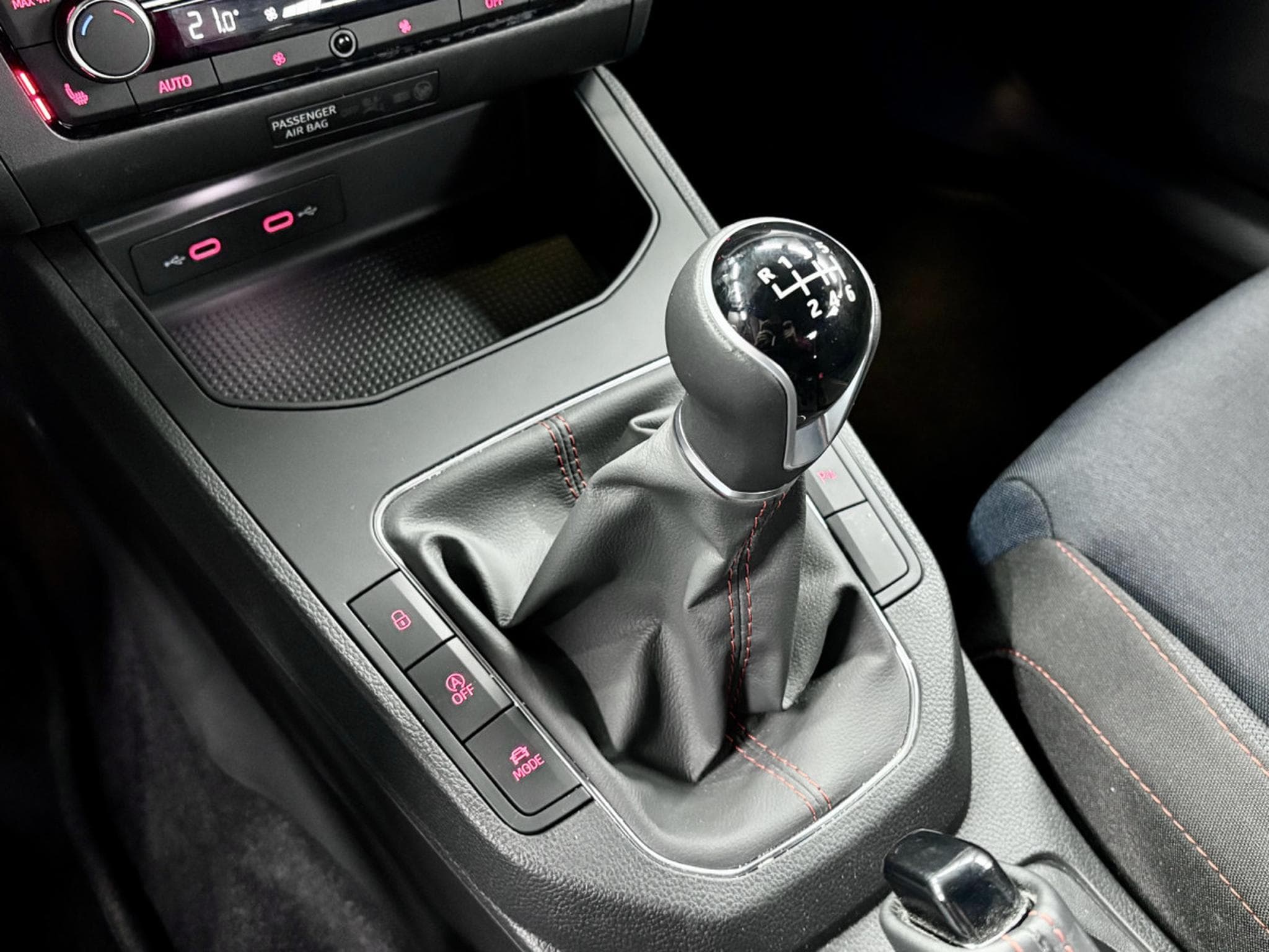 Seat Ibiza FR Pro Black Edition 1.0 110CV *Caméra* *Sièges Chauffants* (2022) - Foto 14