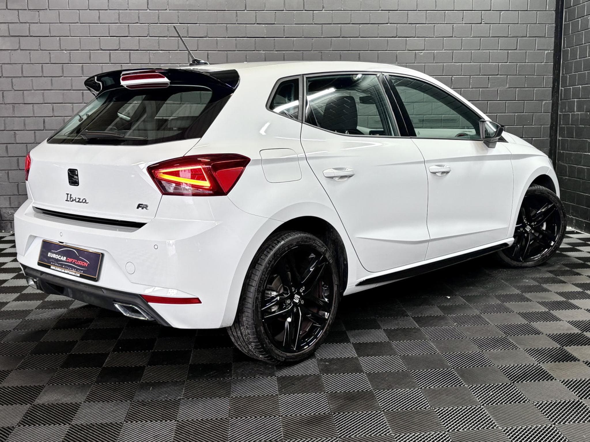 Seat Ibiza FR Pro Black Edition 1.0 110CV *Caméra* *Sièges Chauffants* (2022) - Foto 6