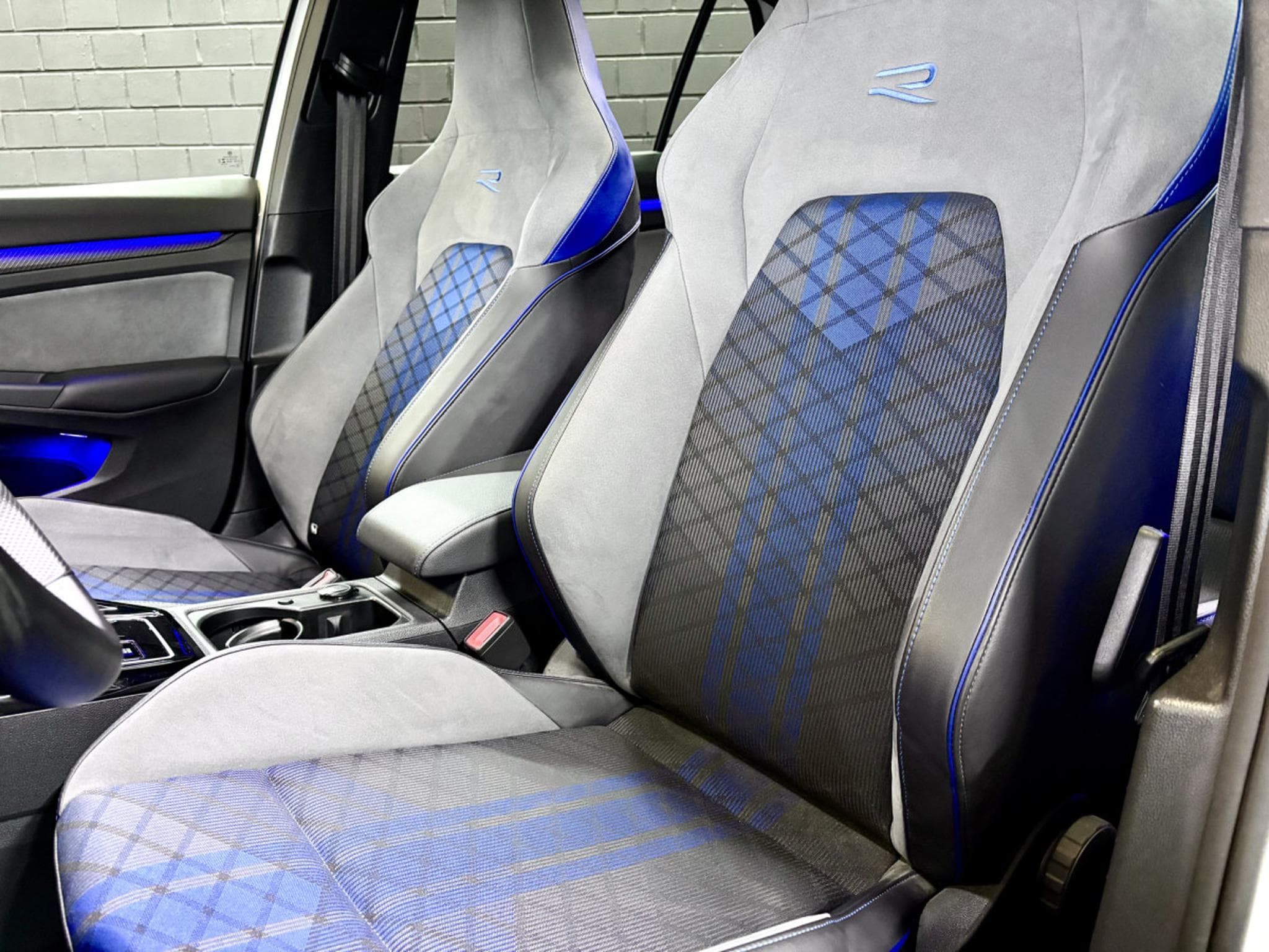 VW Golf R 4Motion 2.0 TSI 320 CV DSG7 *PACK PERF* *DCC* *Harman* (2022) - Photo 7