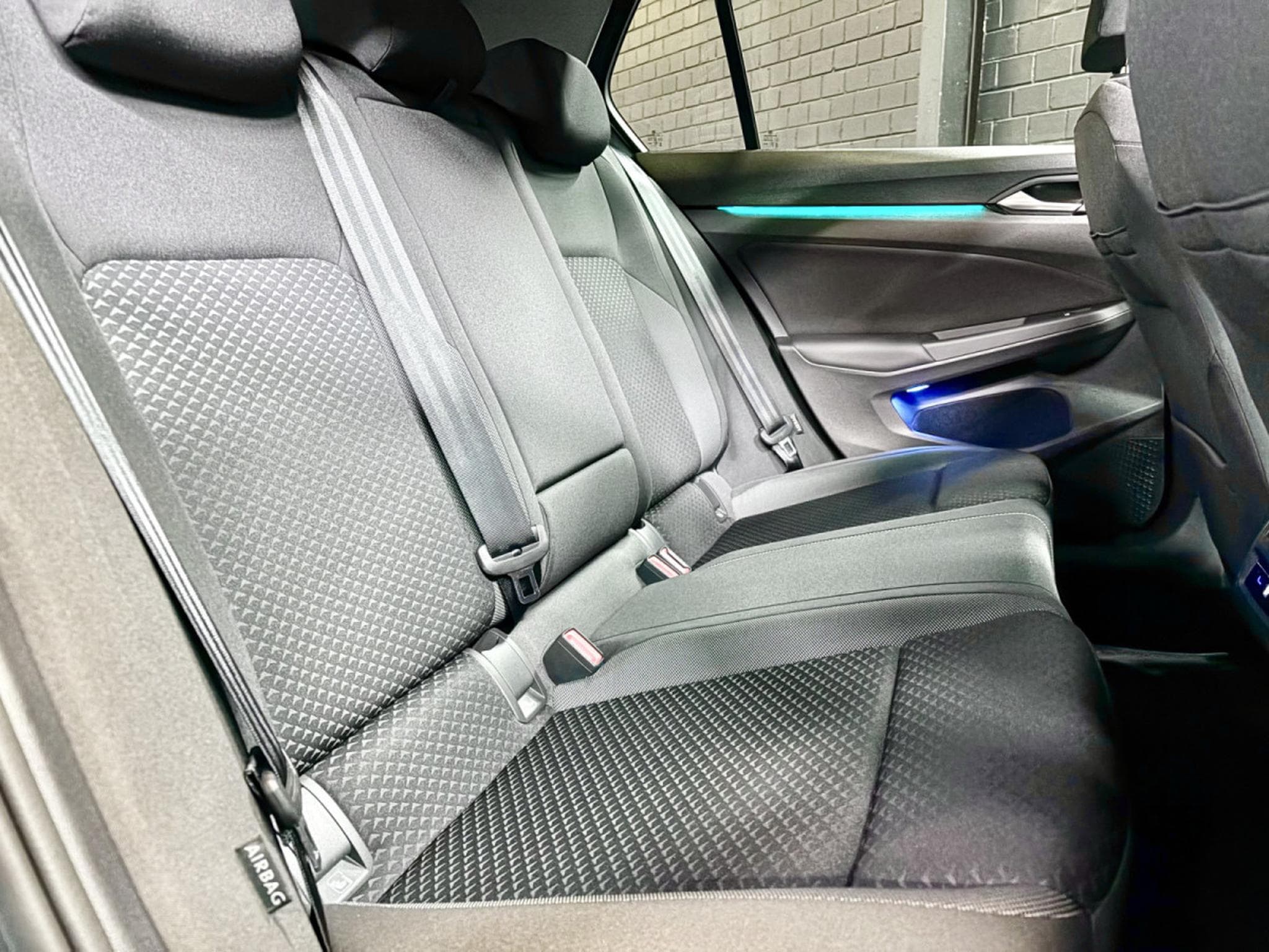 VW Golf Life ACTIVE 2.0 TDI DSG7 150 CV ** Attelage ** Caméra ** (2022) - Foto 18