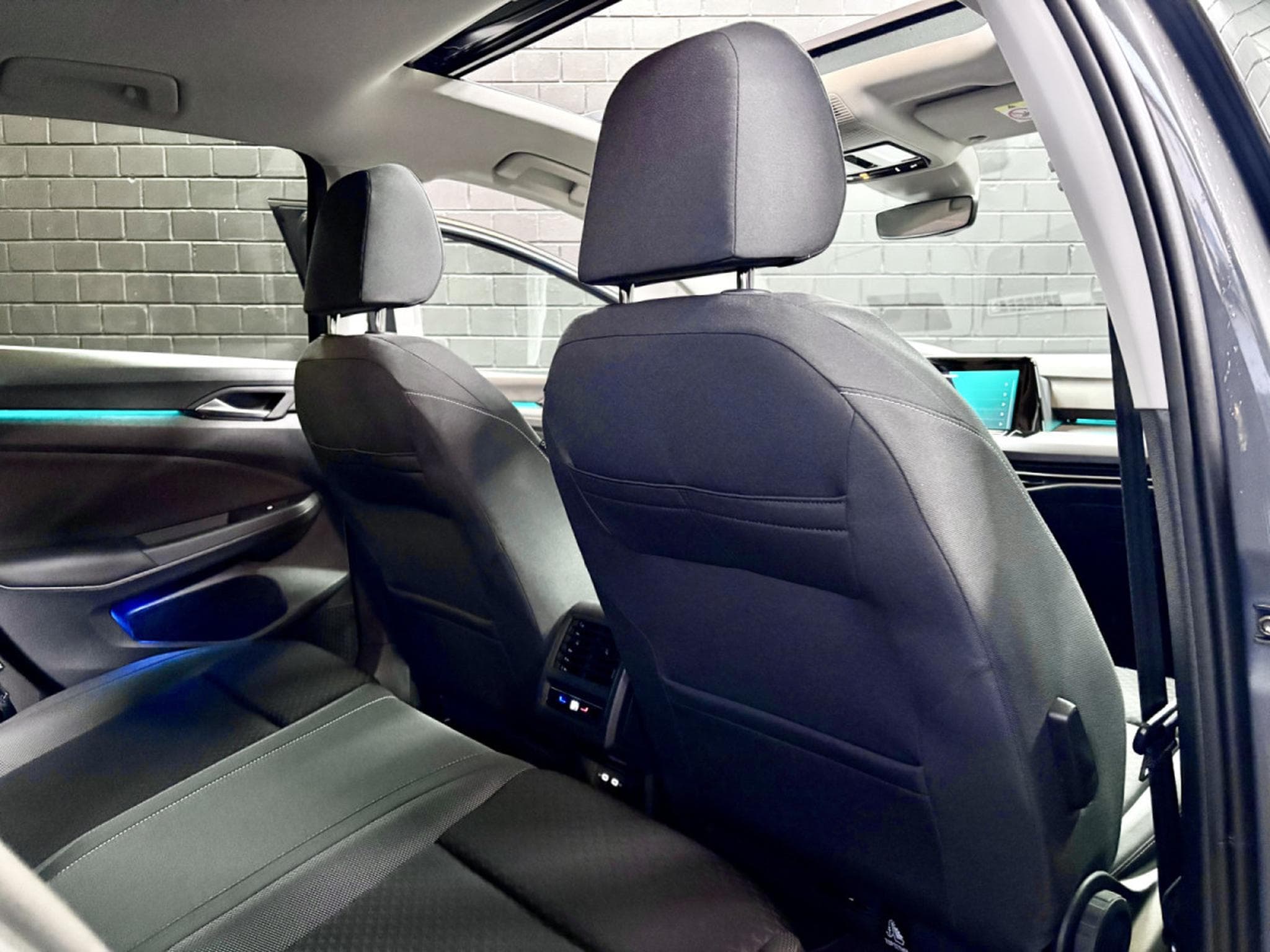 VW Golf Life ACTIVE 2.0 TDI DSG7 150 CV ** Attelage ** Caméra ** (2022) - Foto 19