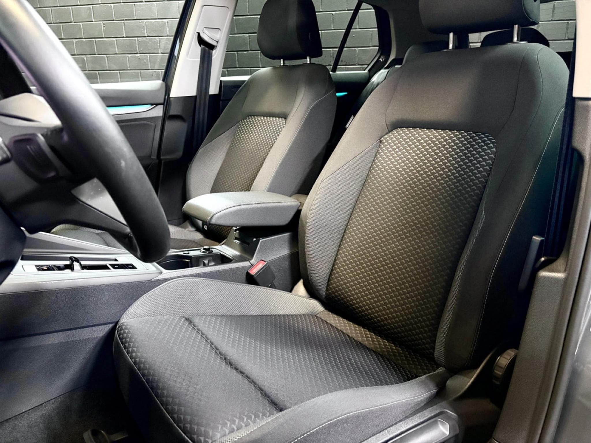 VW Golf Life ACTIVE 2.0 TDI DSG7 150 CV ** Attelage ** Caméra ** (2022) - Foto 7