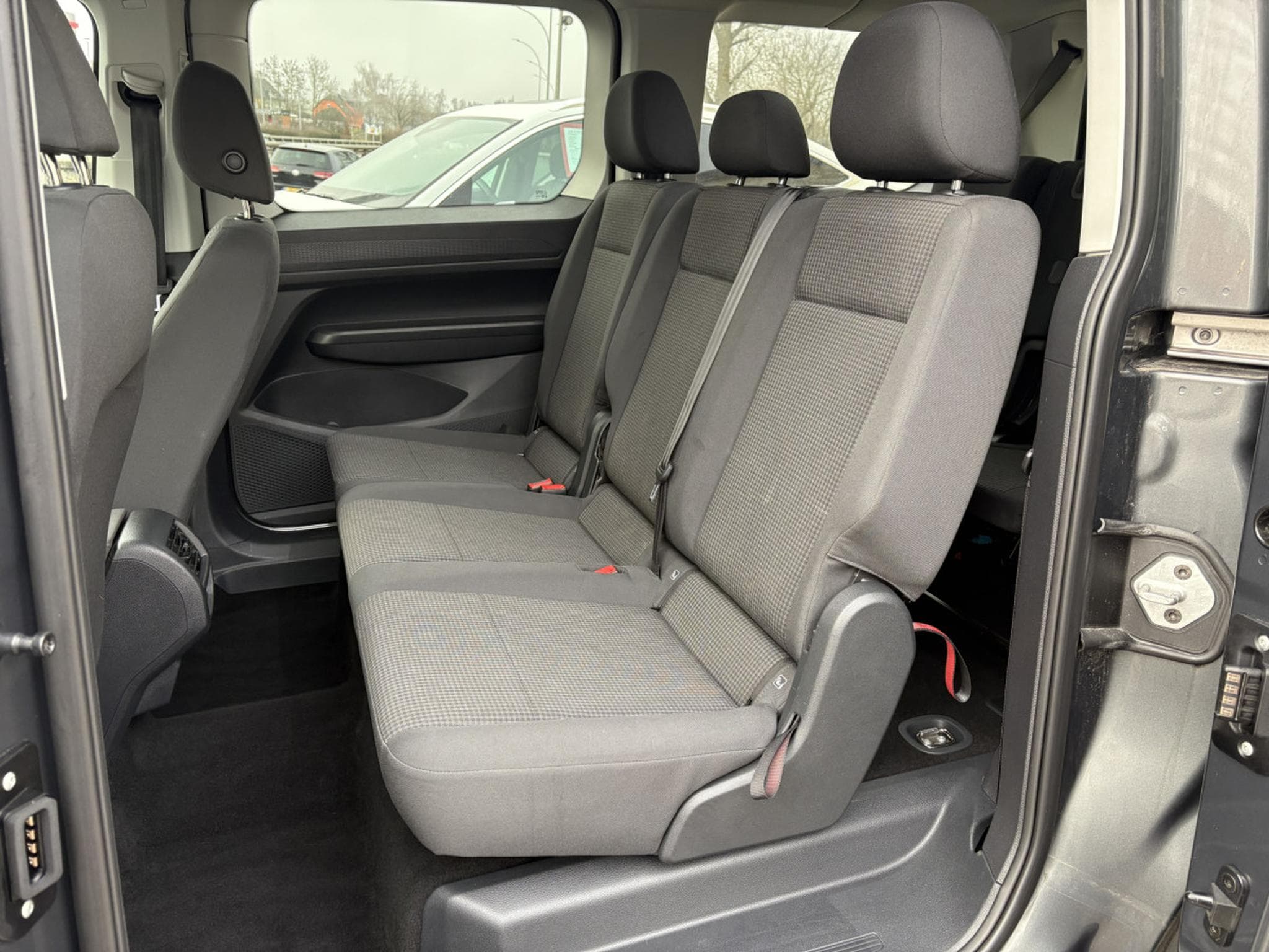 VW Caddy 1.5 TSI 114 CV 7 PLACES * GARANTIE 36 MOIS * (2023) - Foto 5