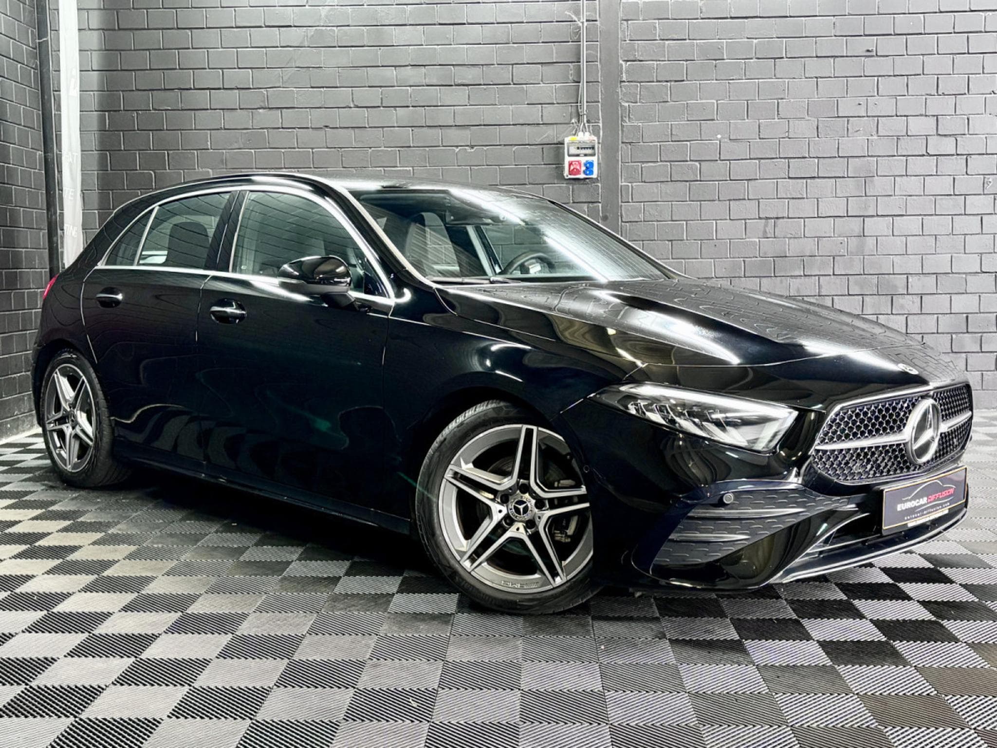 Mercedes A 200 AMG EDITION 163 CV * CAMÉRA *MBUX * CUIR/ALCANTARA* (2024) - Photo 3