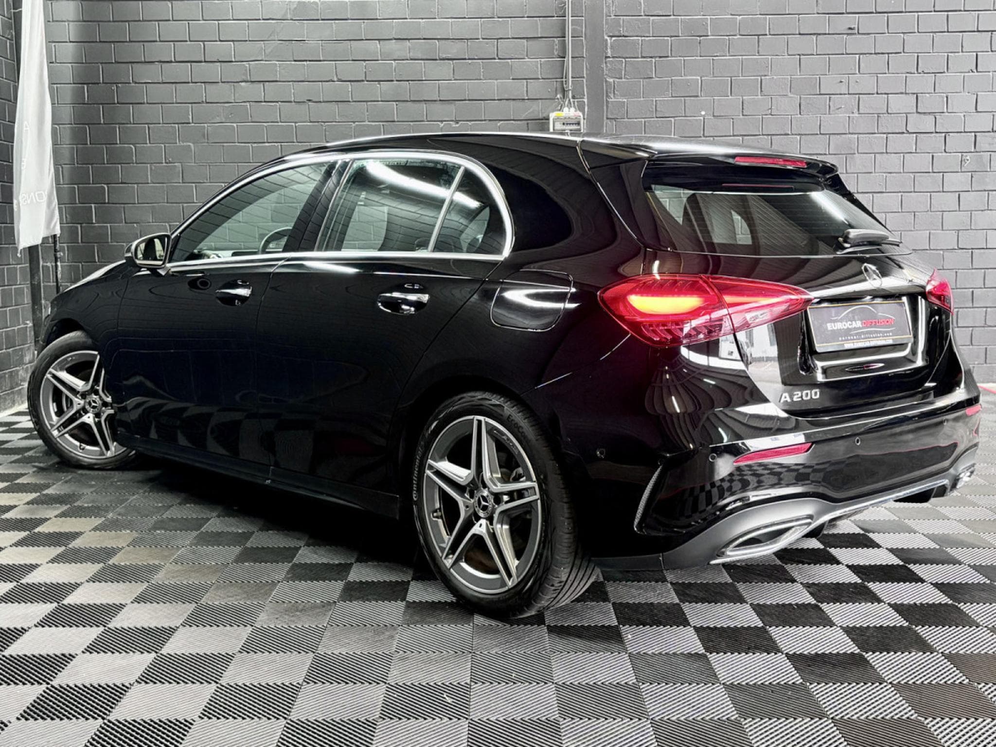 Mercedes A 200 AMG EDITION 163 CV * CAMÉRA *MBUX * CUIR/ALCANTARA* (2024) - Photo 4