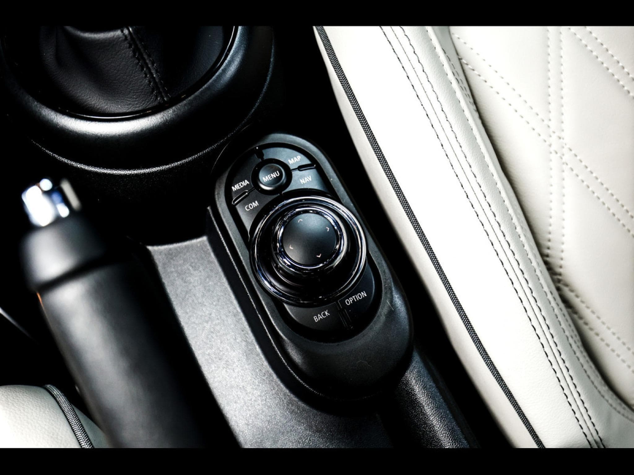 Mini Cooper S 3 PORTES YOURS TRIM – CHILI RED (2022) - Foto 25