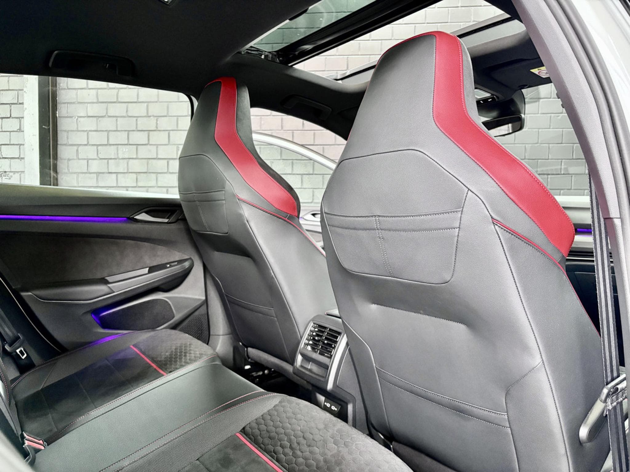 VW Golf GTI Clubsport 2.0 TSI 300CV DSG7 *Toit Ouvrant* *Sièges Chau (2022) - Foto 20