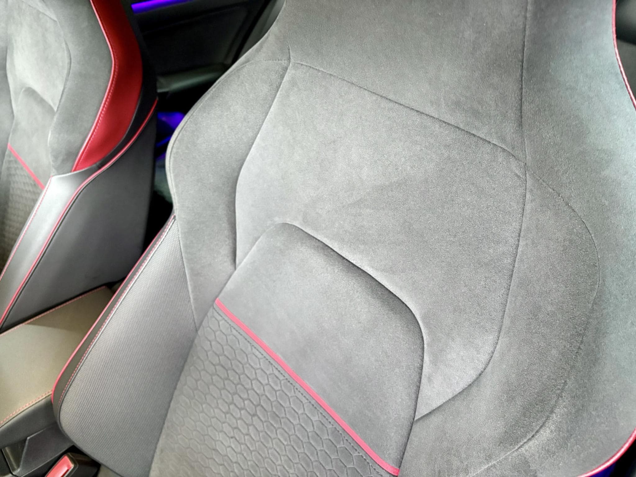 VW Golf GTI Clubsport 2.0 TSI 300CV DSG7 *Toit Ouvrant* *Sièges Chau (2022) - Foto 9