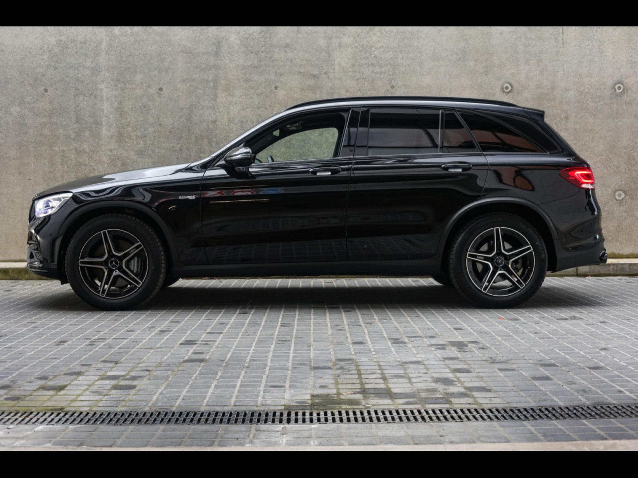 Mercedes GLC 43 AMG 4MATIC – OBSIDIAN BLACK (2022) - Foto 2