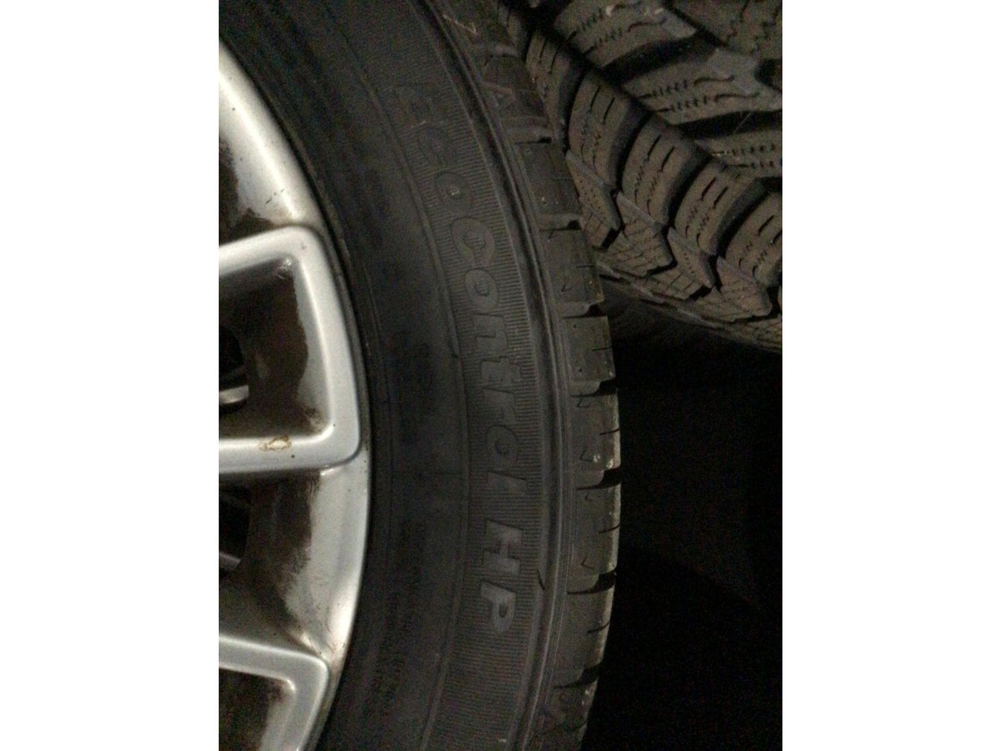 Jantes alu + Pneus é – 15" - Photo 3