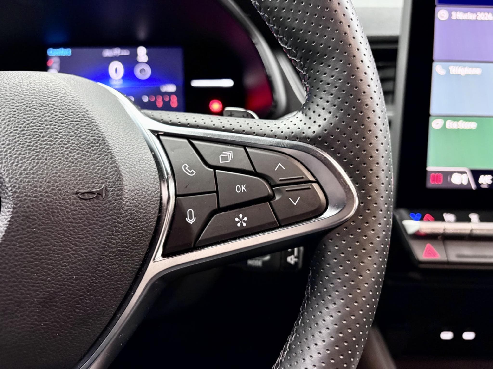 Renault Captur 1.3 TCE 160 CV TECHNO **Caméra** Sièges Chauff.** ACC ** (2025) - Photo 12