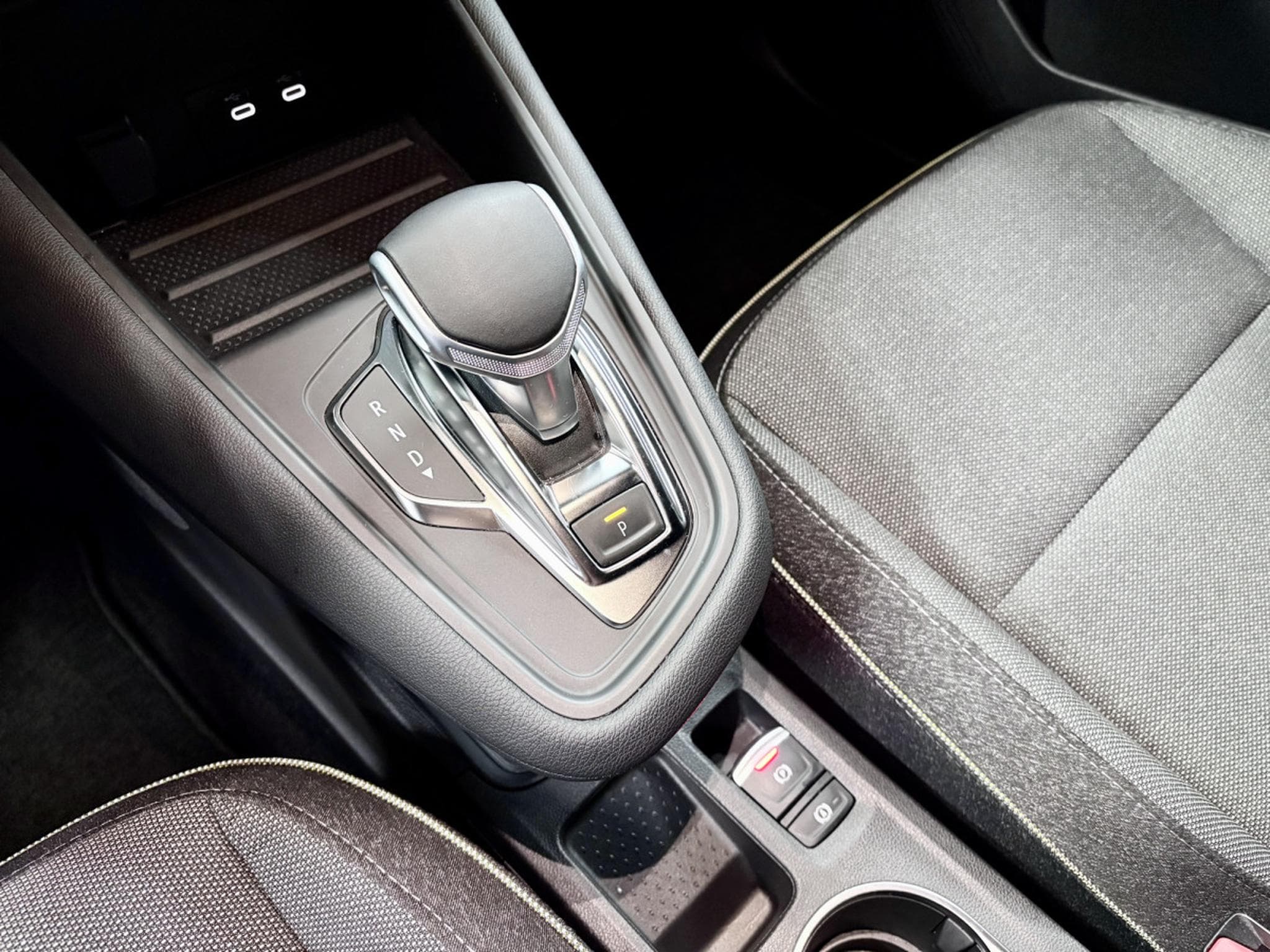 Renault Captur 1.3 TCE 160 CV TECHNO **Caméra** Sièges Chauff.** ACC ** (2025) - Photo 14