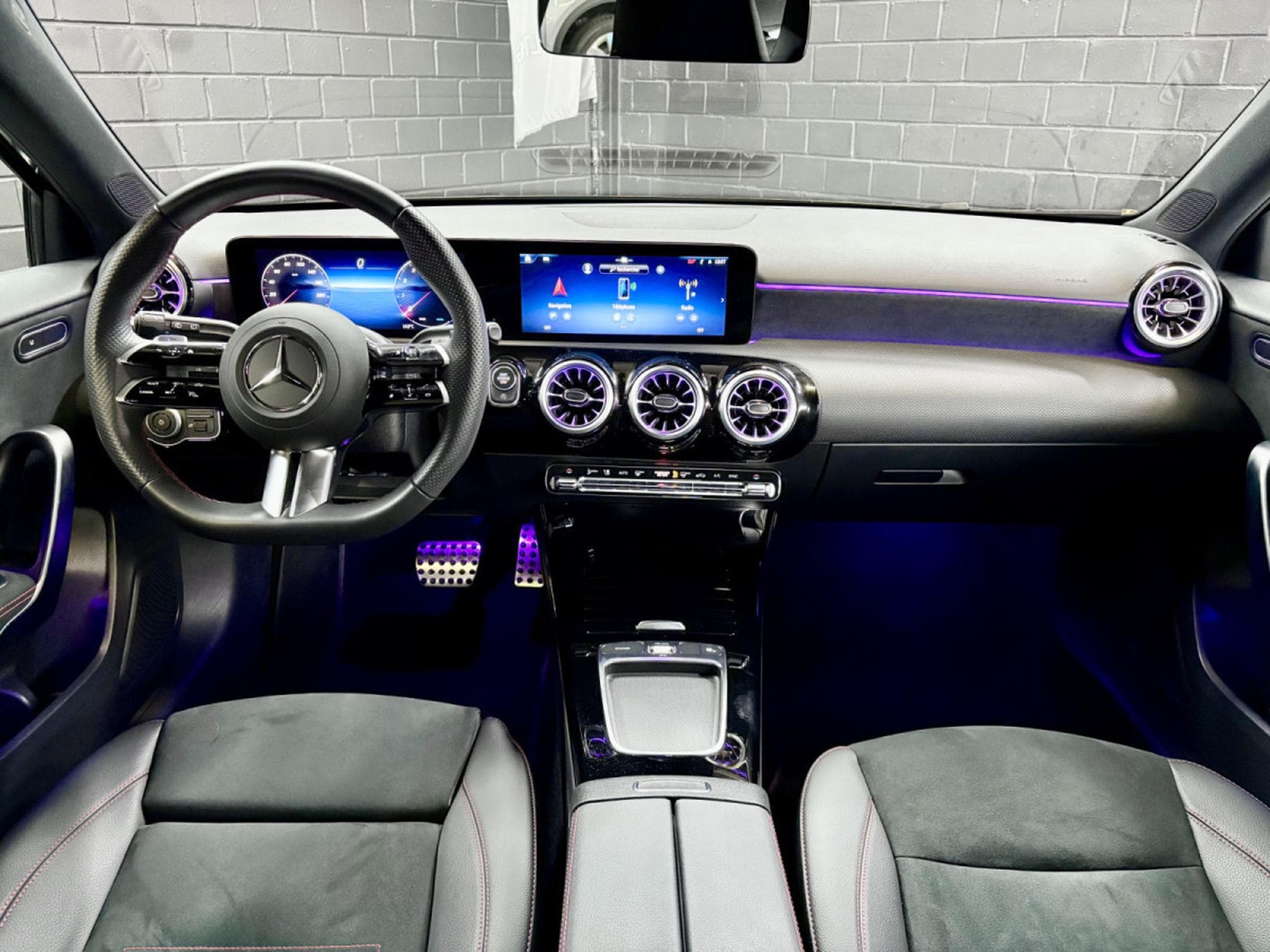 Mercedes A 200 AMG EDITION 163 CV * CAMÉRA *MULTIBEAM* CUIR/ALCANTARA* (2024) - Photo 11