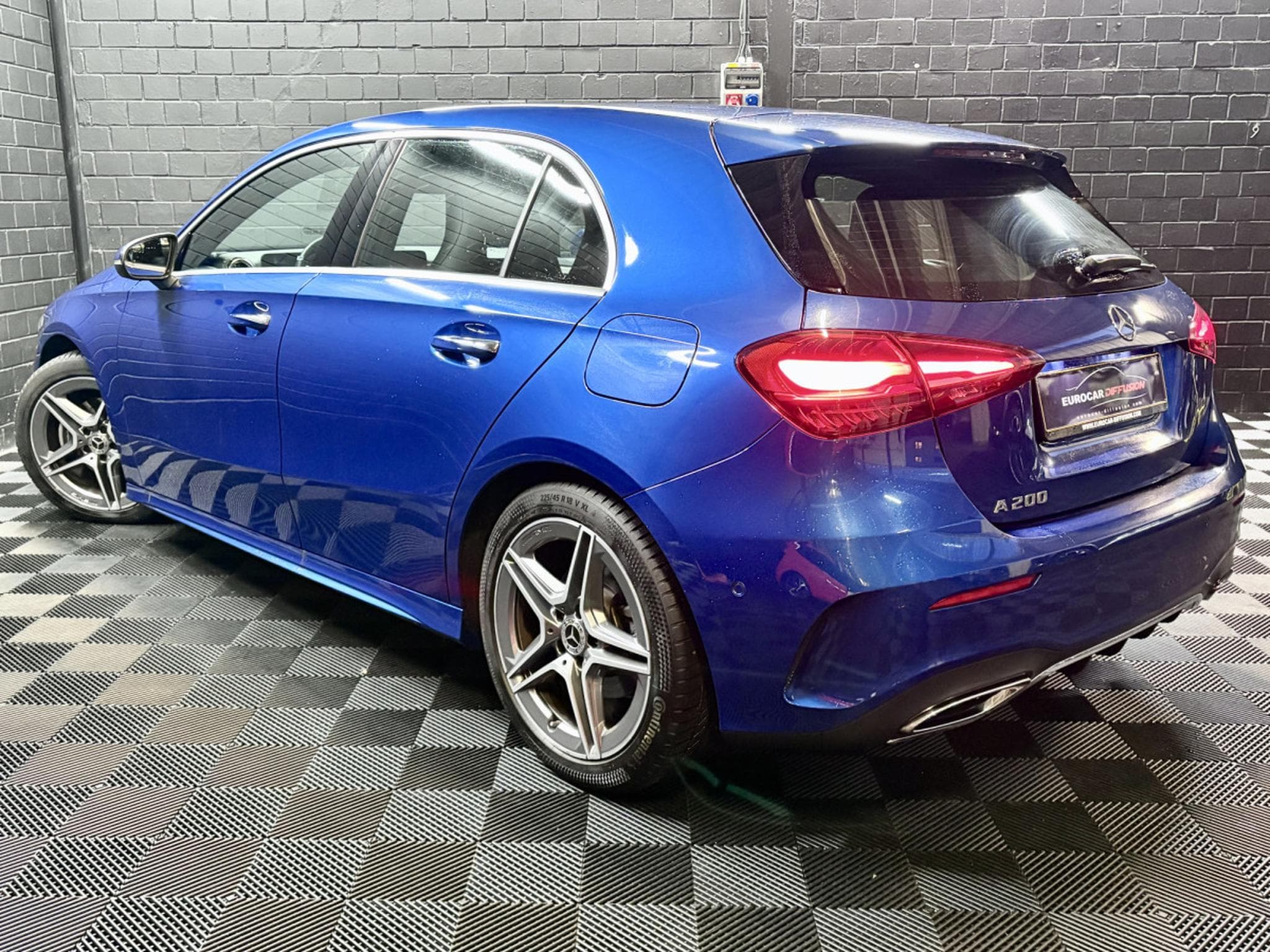 Mercedes A 200 AMG EDITION 163 CV * CAMÉRA *MULTIBEAM* CUIR/ALCANTARA* (2024) - Photo 4