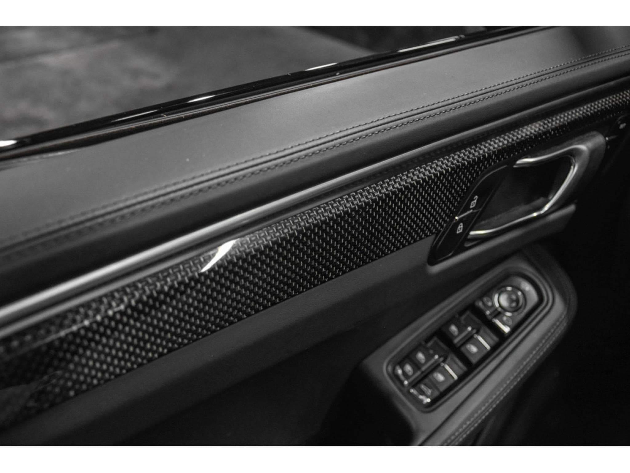 Porsche Macan III GTS (2024) - Photo 17