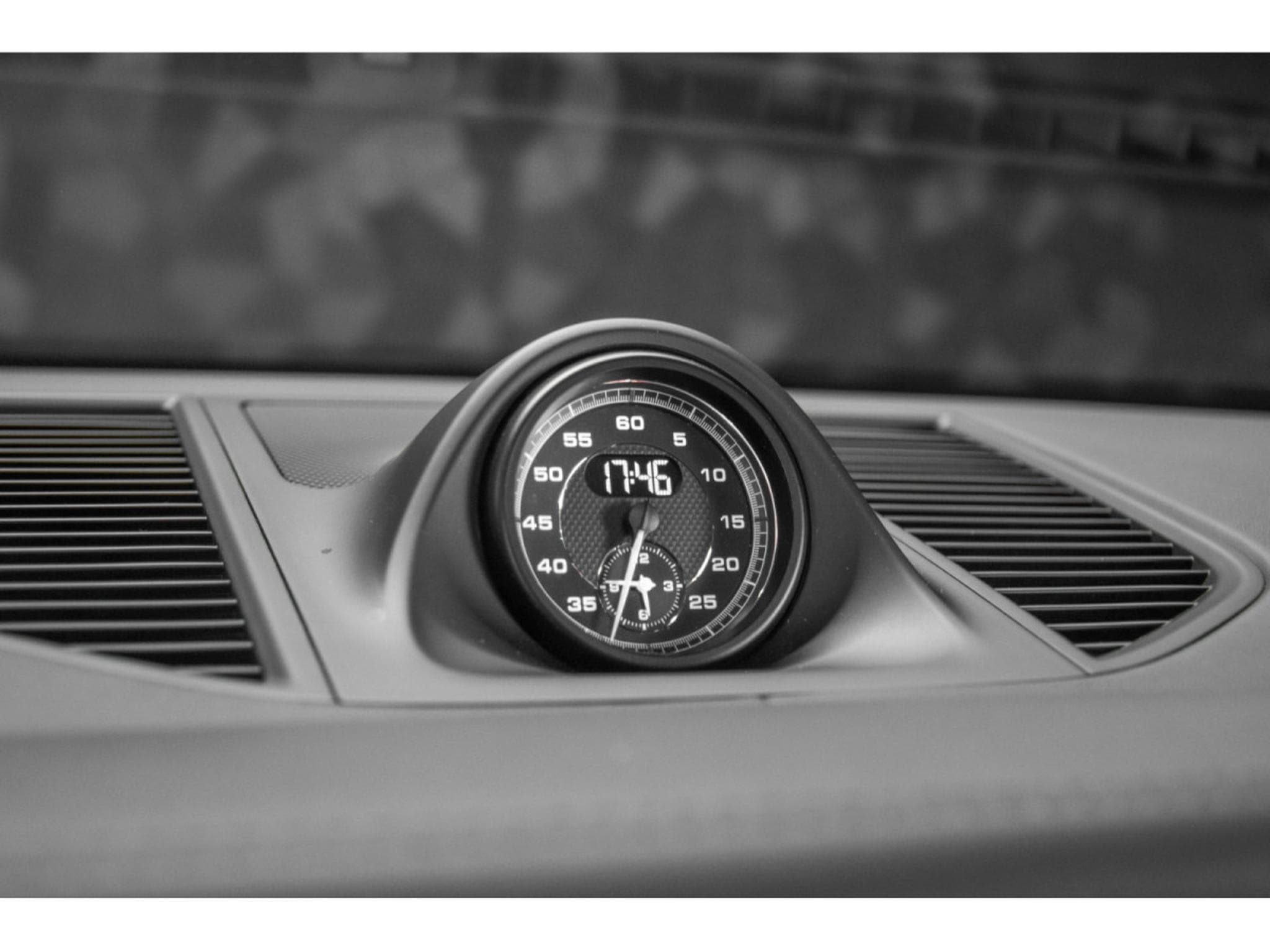 Porsche Macan III GTS (2024) - Photo 18