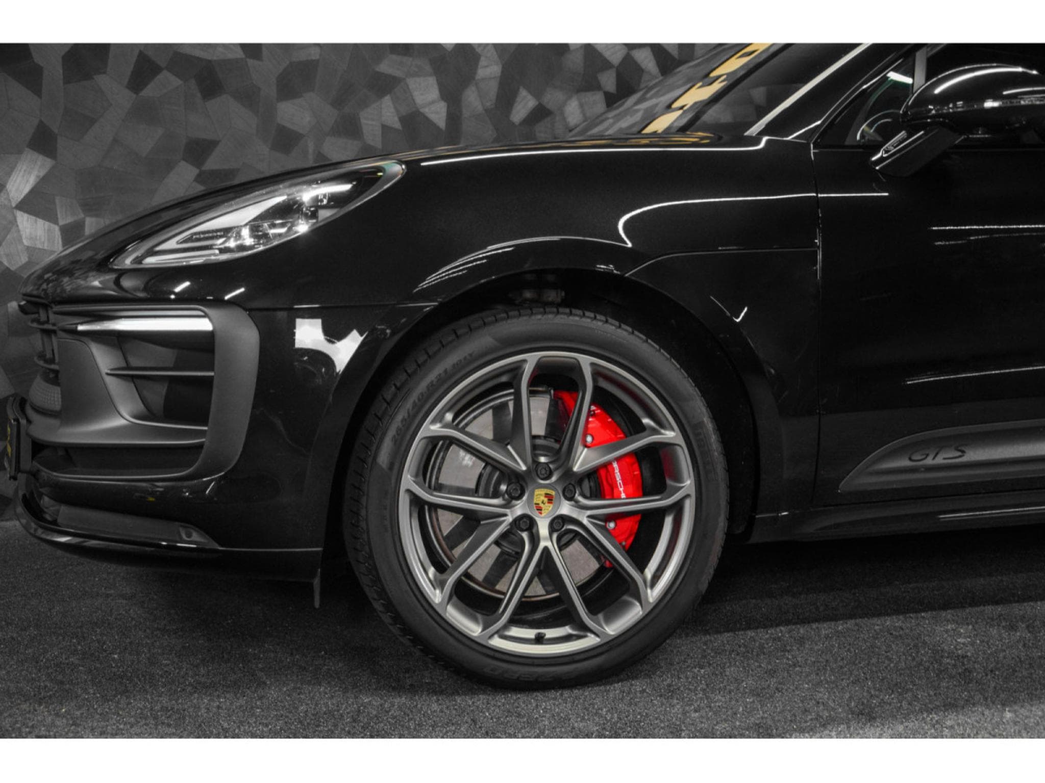 Porsche Macan III GTS (2024) - Photo 19