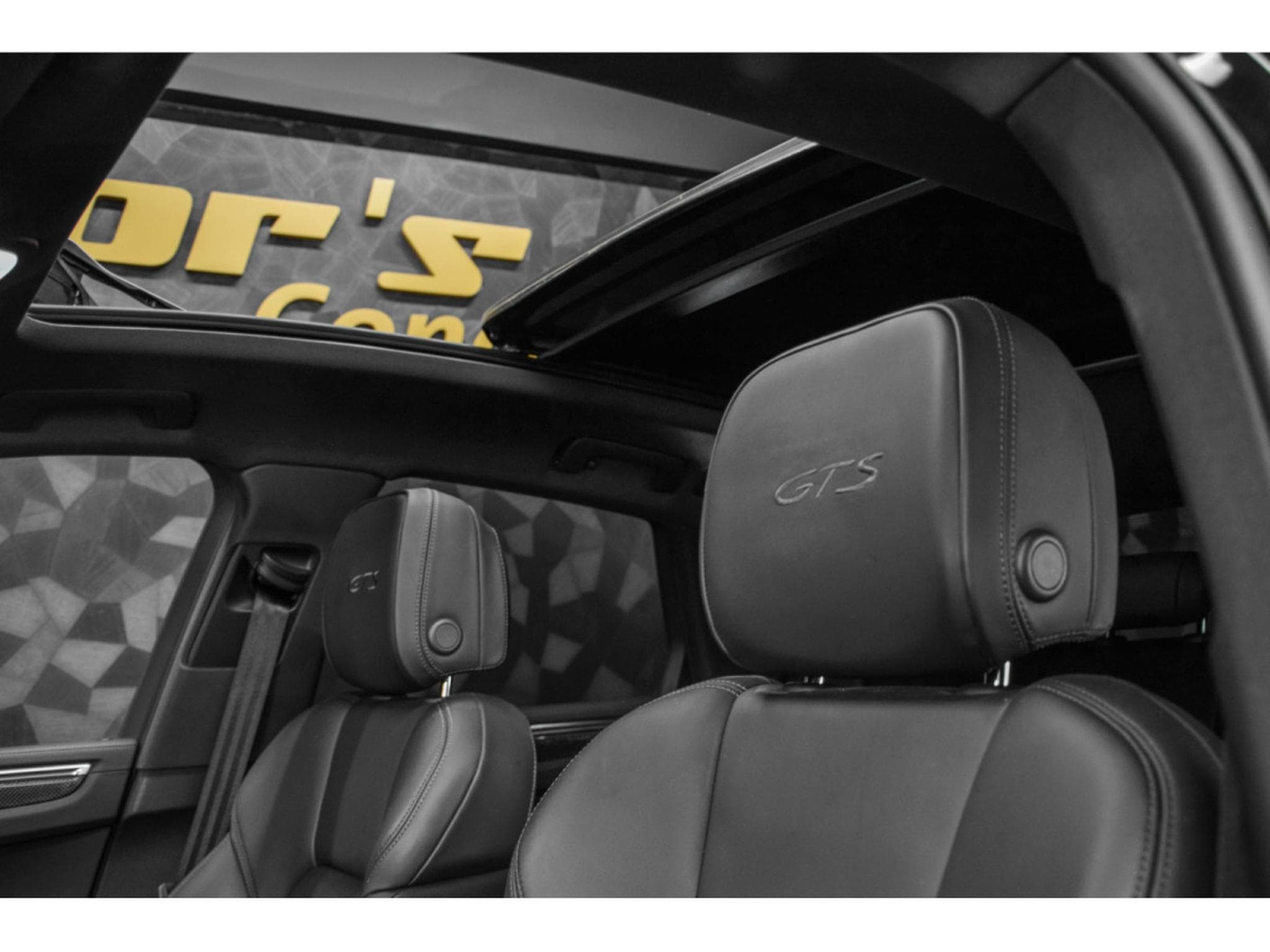 Porsche Macan III GTS (2024) - Photo 20