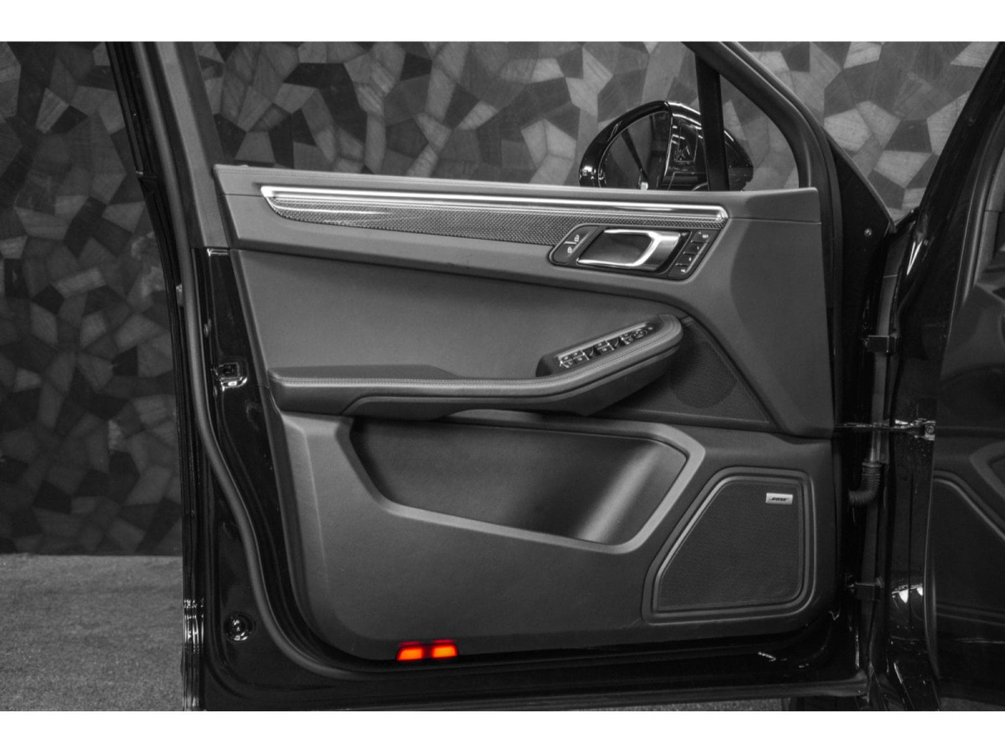 Porsche Macan III GTS (2024) - Photo 25