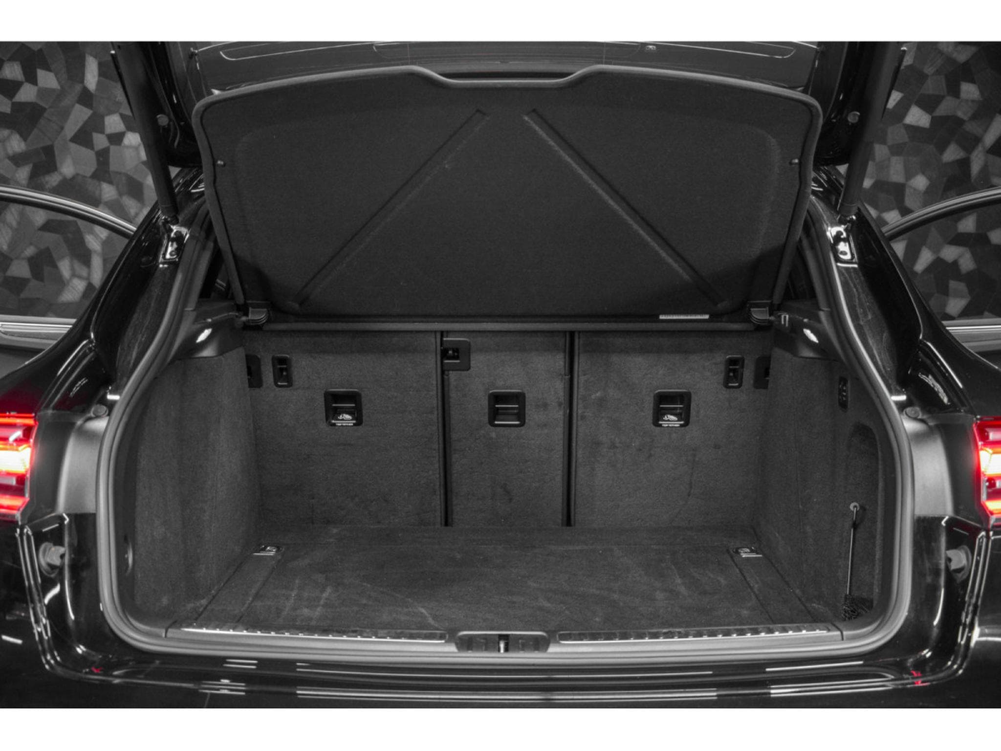 Porsche Macan III GTS (2024) - Photo 26